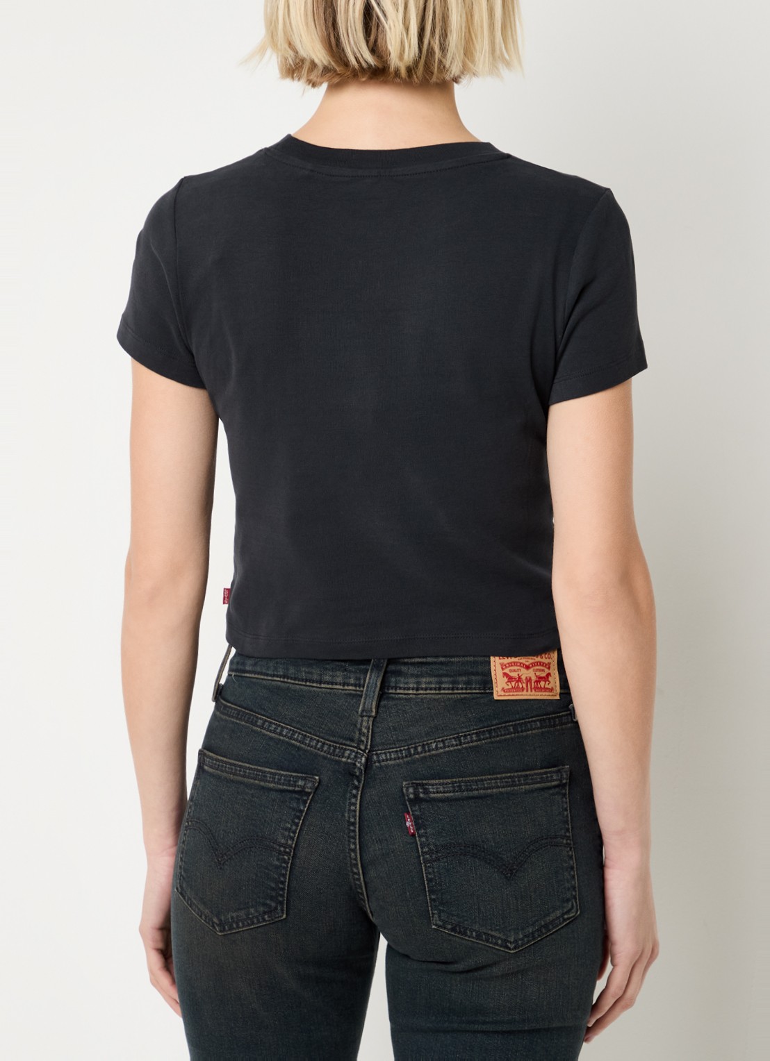 Levi's Cropped T-shirt met ronde hals - achterkant 4 zwart