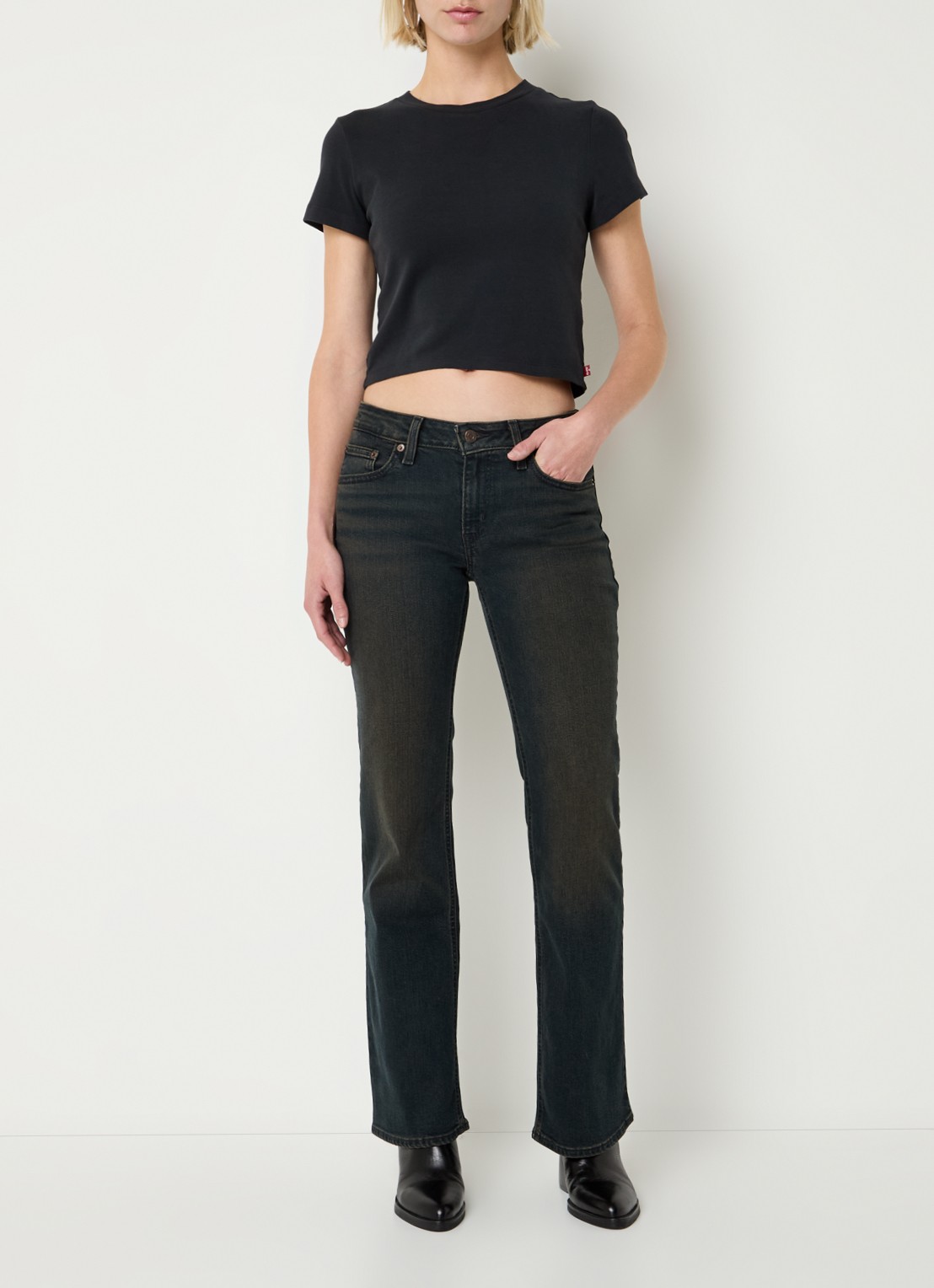 Levi's Cropped T-shirt met ronde hals - voorkant 3 zwart