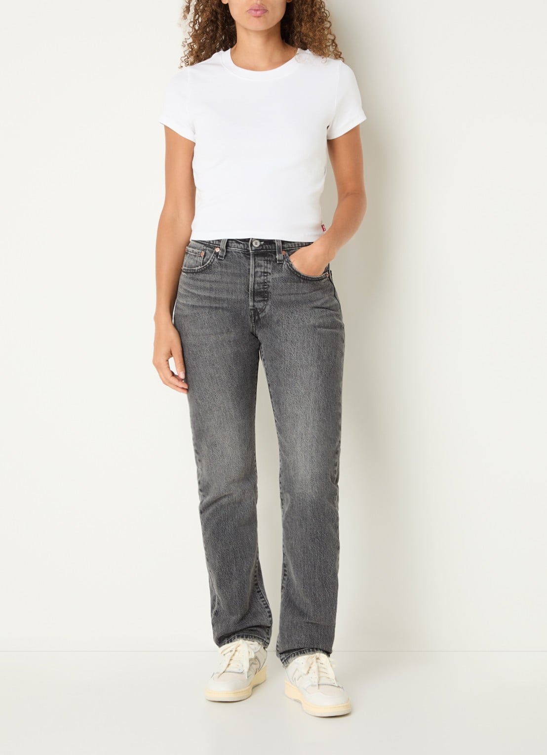 Levi's Cropped T-shirt met ronde hals - voorkant 4 wit