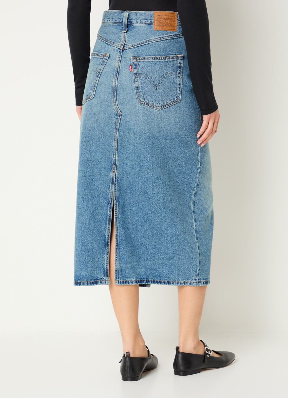 Levi's Decon midi spijkerrok met steekzakken en split - achterkant indigo