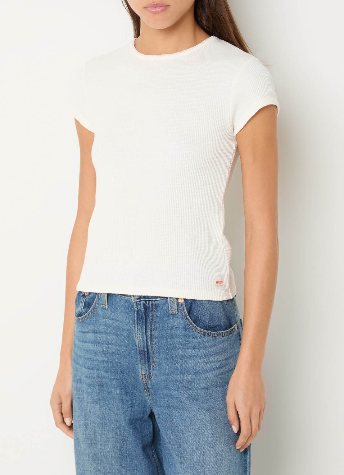 Levi's Dry Goods Waffle T-shirt met ribstructuur - detail 4 wit