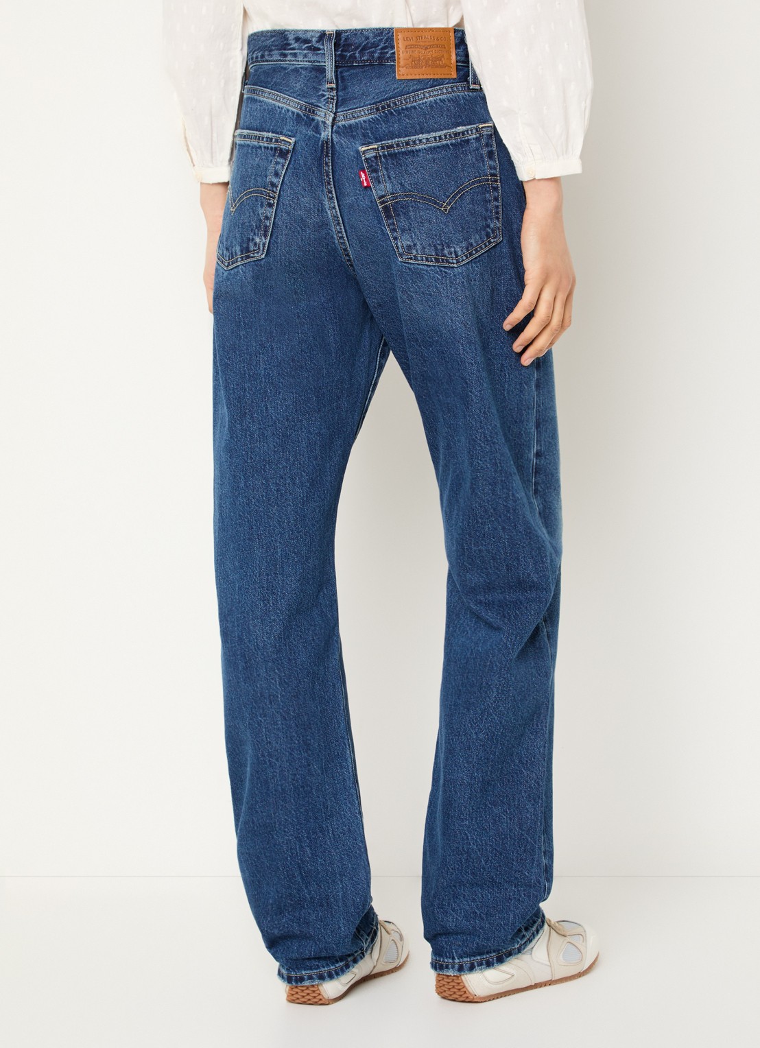 Levi's Easy Dad high waist straight leg jeans met medium wassing - achterkant 2 indigo