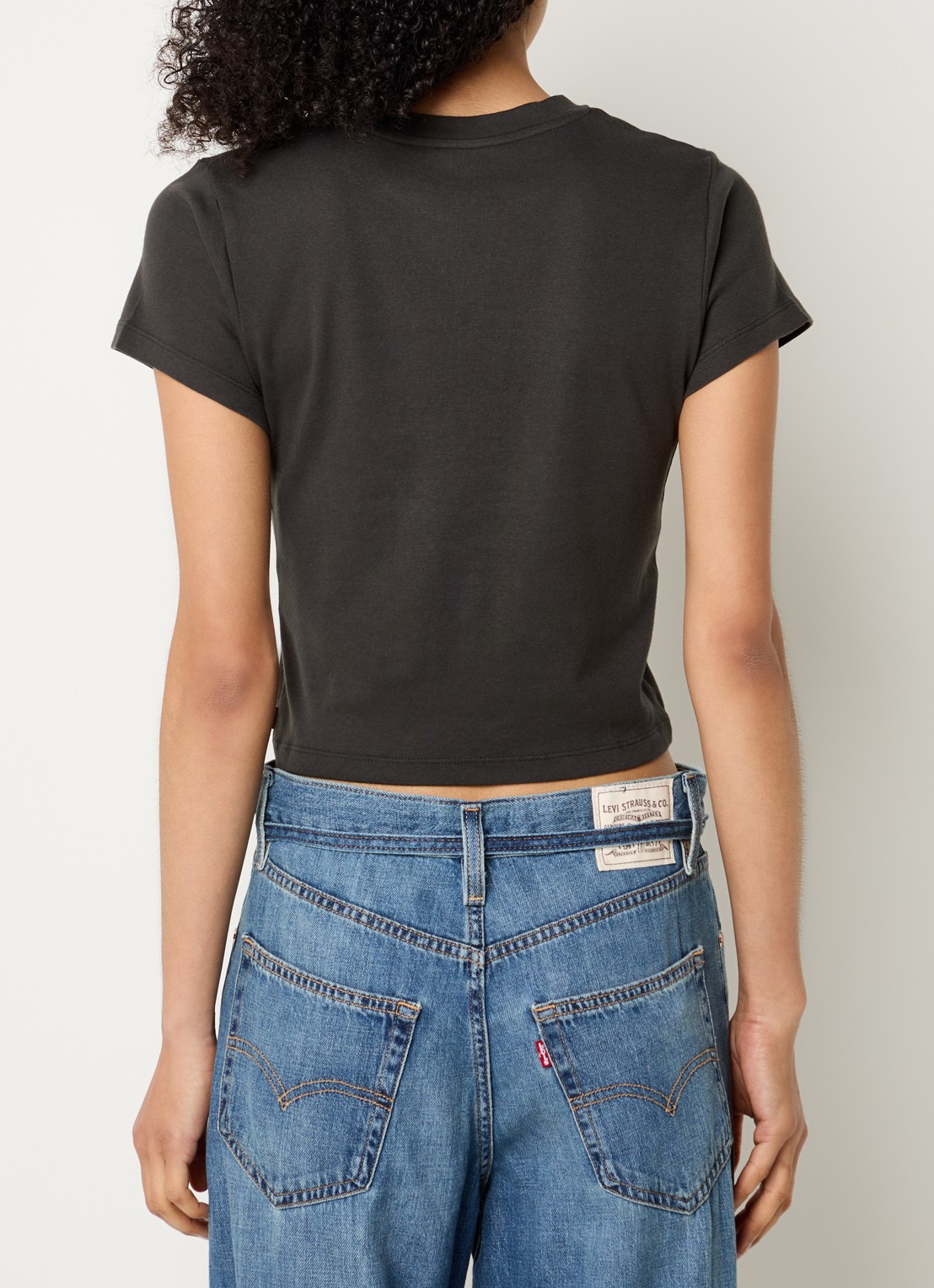 Levi's Essential cropped T-shirt met logo en strass - achterkant antraciet