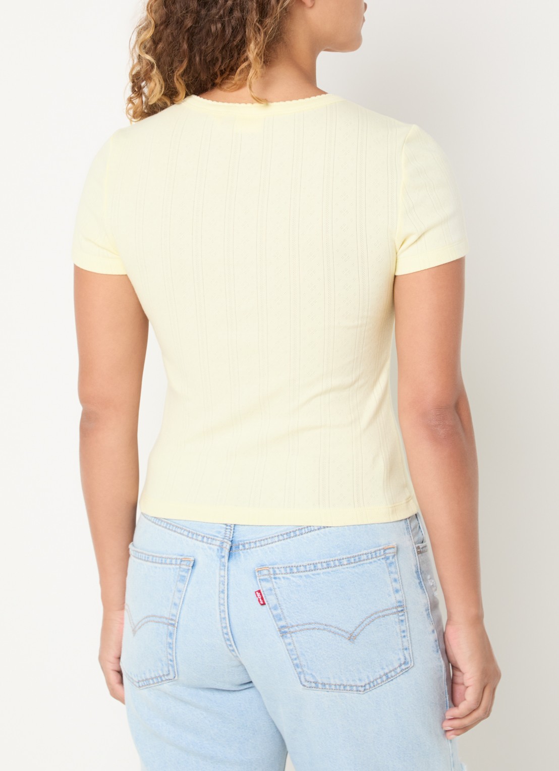 Levi's Fijngebreide crop top met opengewerkt dessin - achterkant lichtgeel