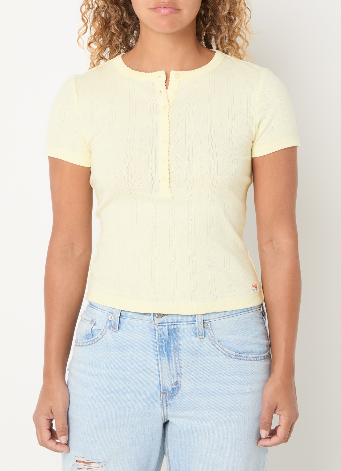 Levi's Fijngebreide crop top met opengewerkt dessin - detail 2 lichtgeel