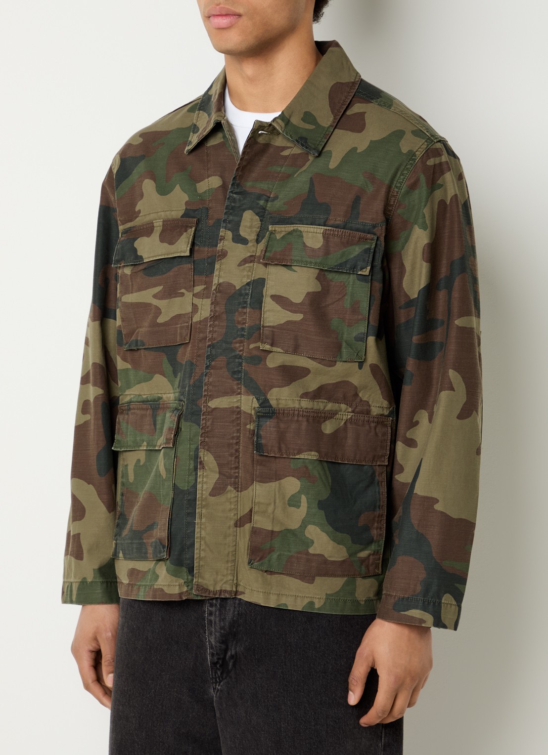 Levi's Frisko jack met camouflageprint en klepzakken - detail 2 legergroen