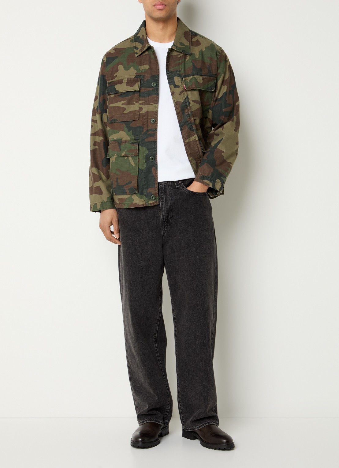 Levi's Frisko jack met camouflageprint en klepzakken - voorkant 4 legergroen