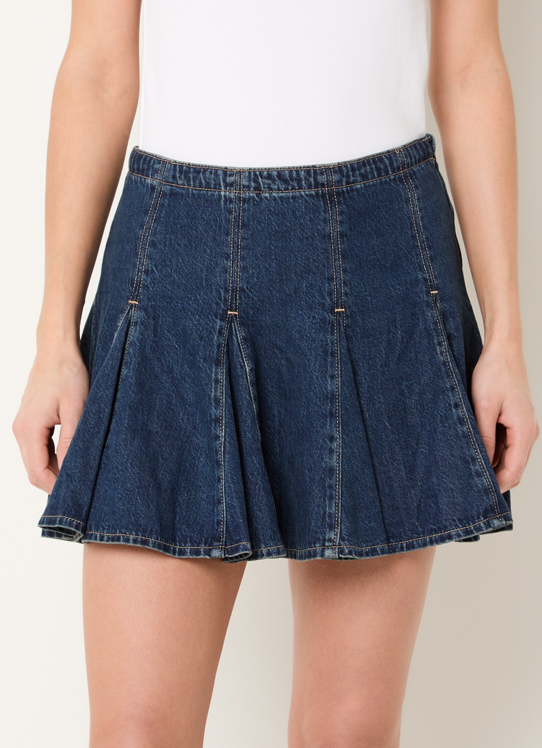 Levi's Godet mini spijkerrok met plooien - detail indigo