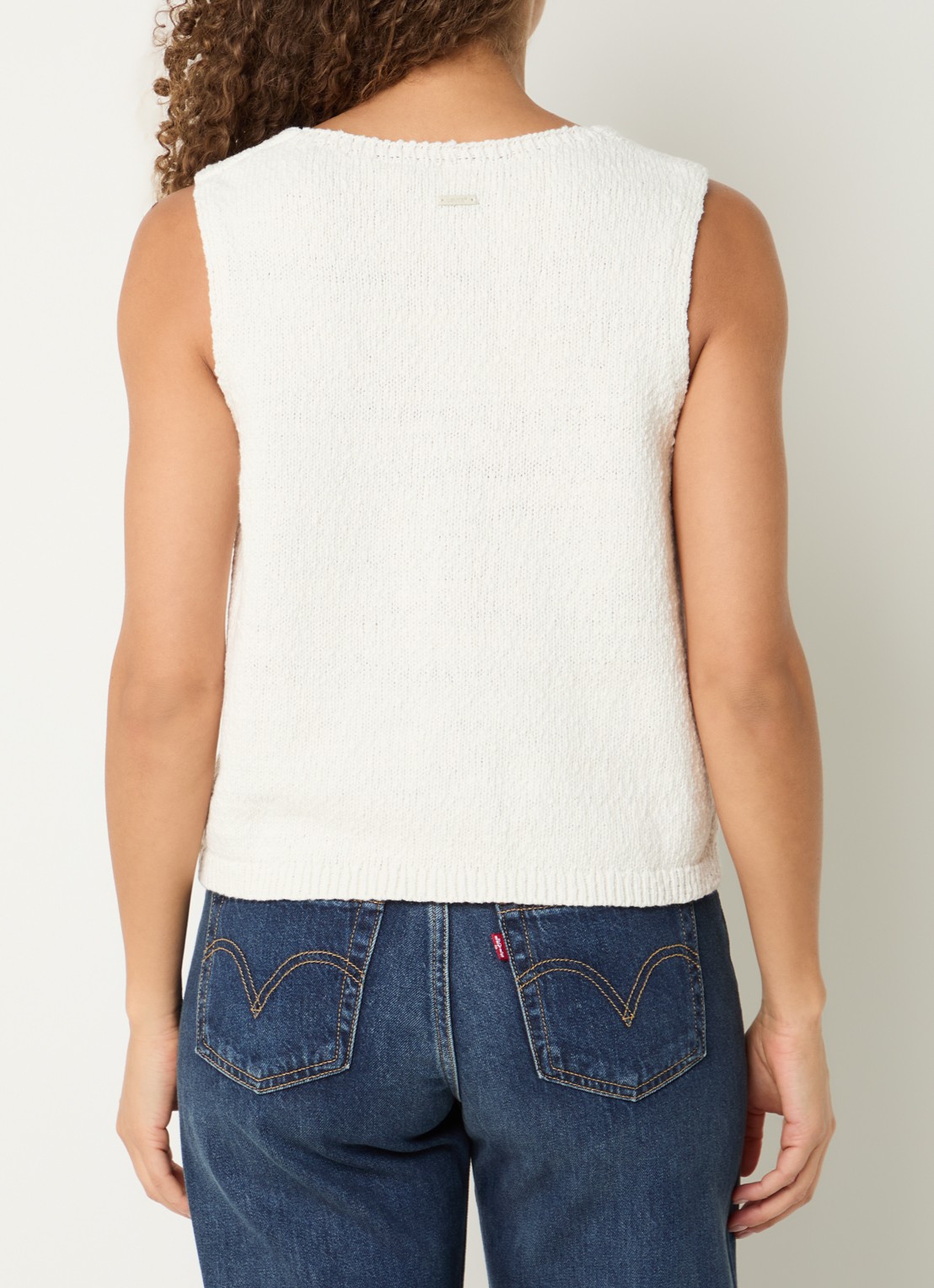 Levi's Helen grofgebreide gilet met V-hals - achterkant gebroken wit