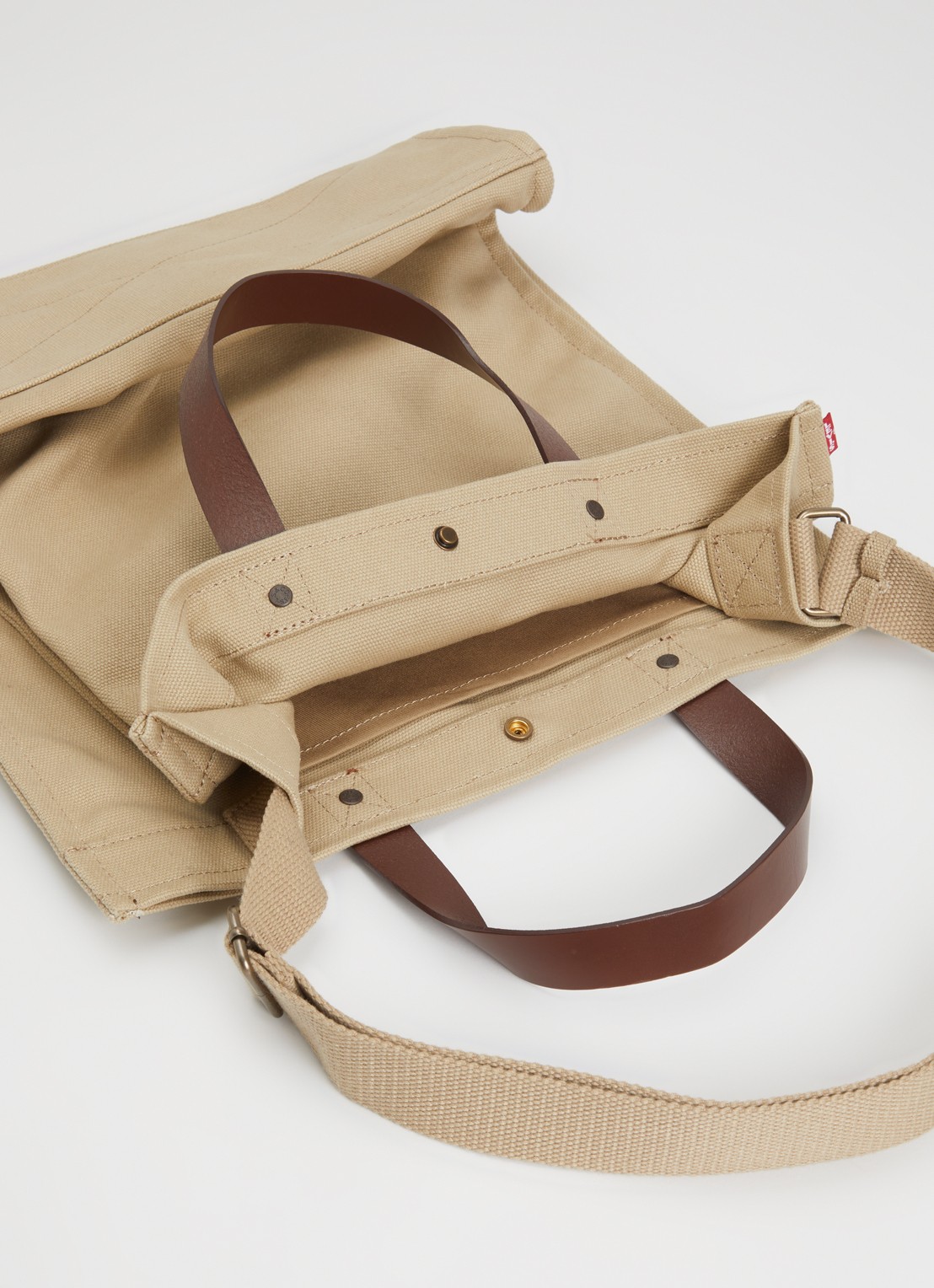 Levi's Heritage schoudertas met details van leer met verstelbare schouderriem - detail 3 beige