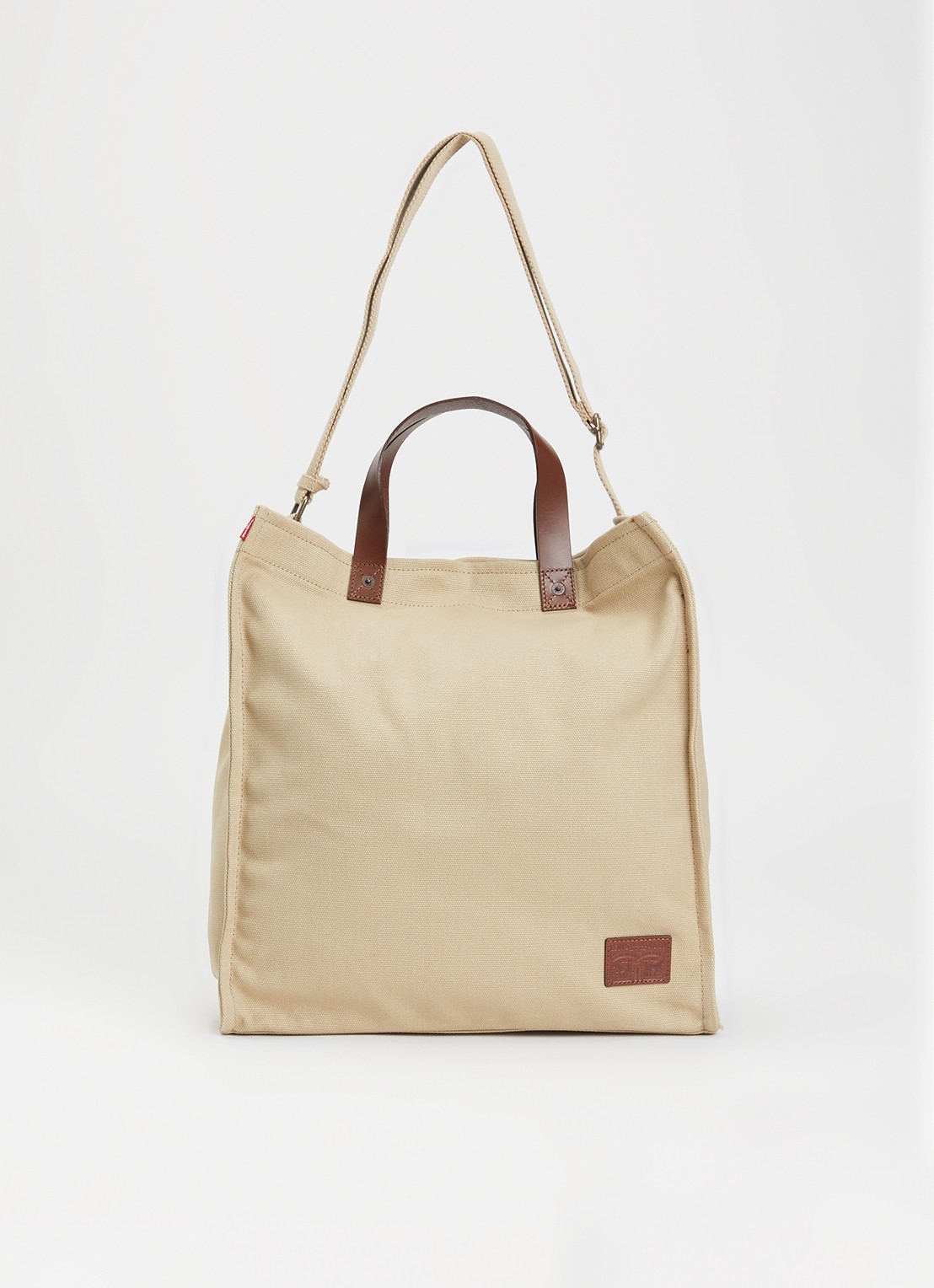 Levi's Heritage schoudertas met details van leer met verstelbare schouderriem - voorkant 2 beige