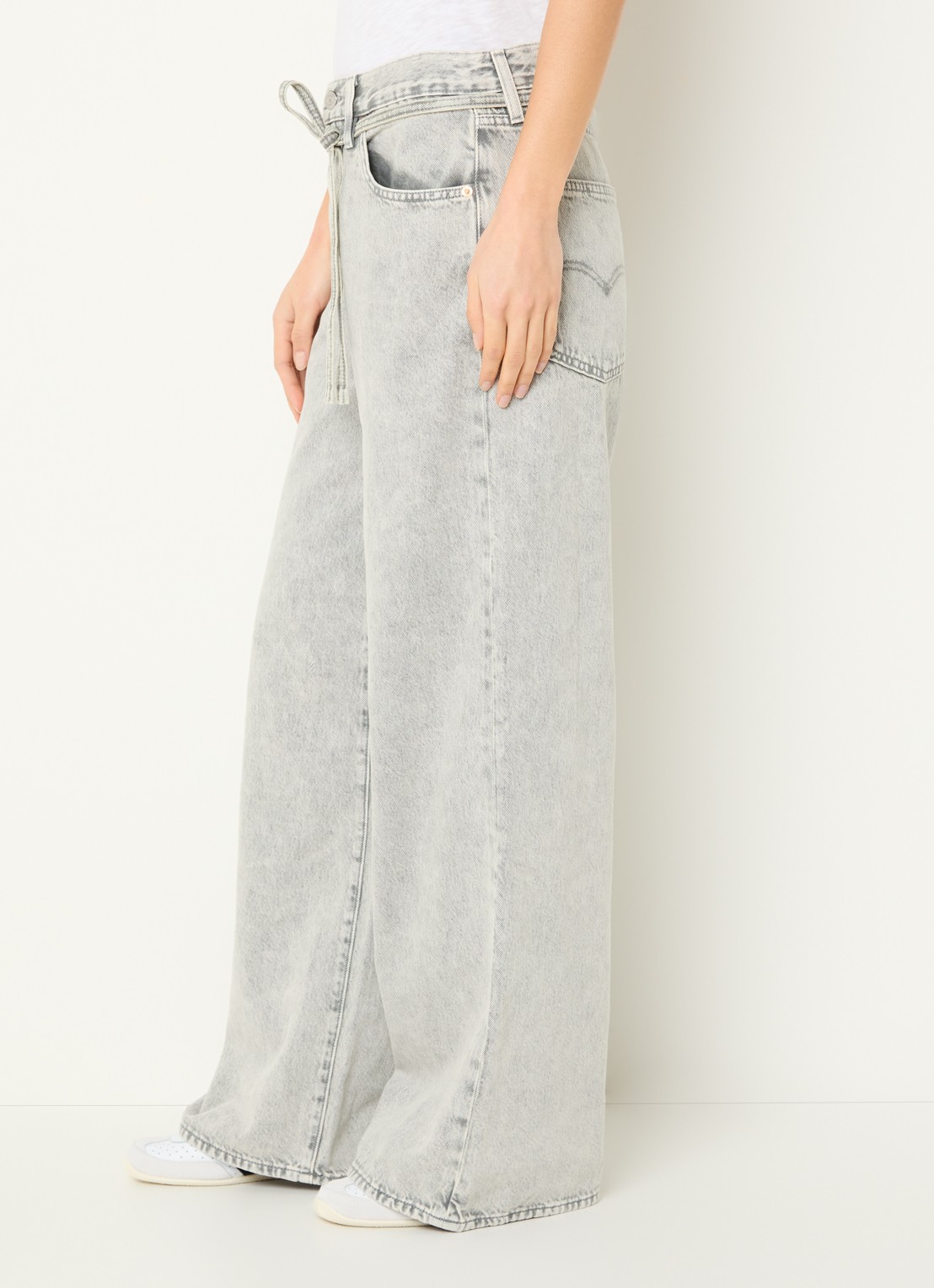 Levi's High waist straight fit jeans met gekleurde wassing en strikceintuur - detail 5 lichtgrijs