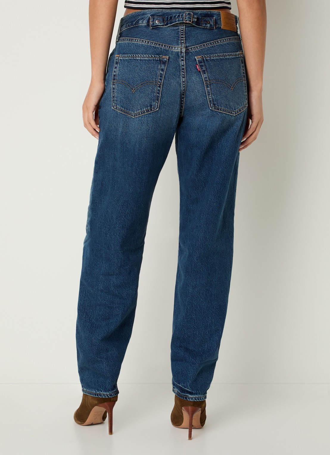 Levi's High waist tapered jeans met medium wassing - achterkant 5 indigo