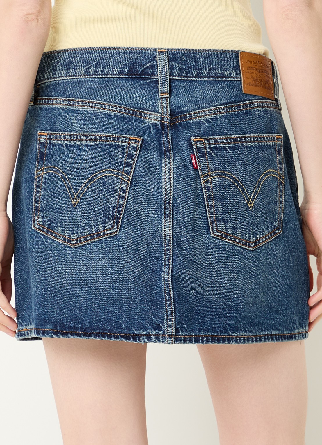Levi's Icon mini spijkerrok - achterkant 3 indigo