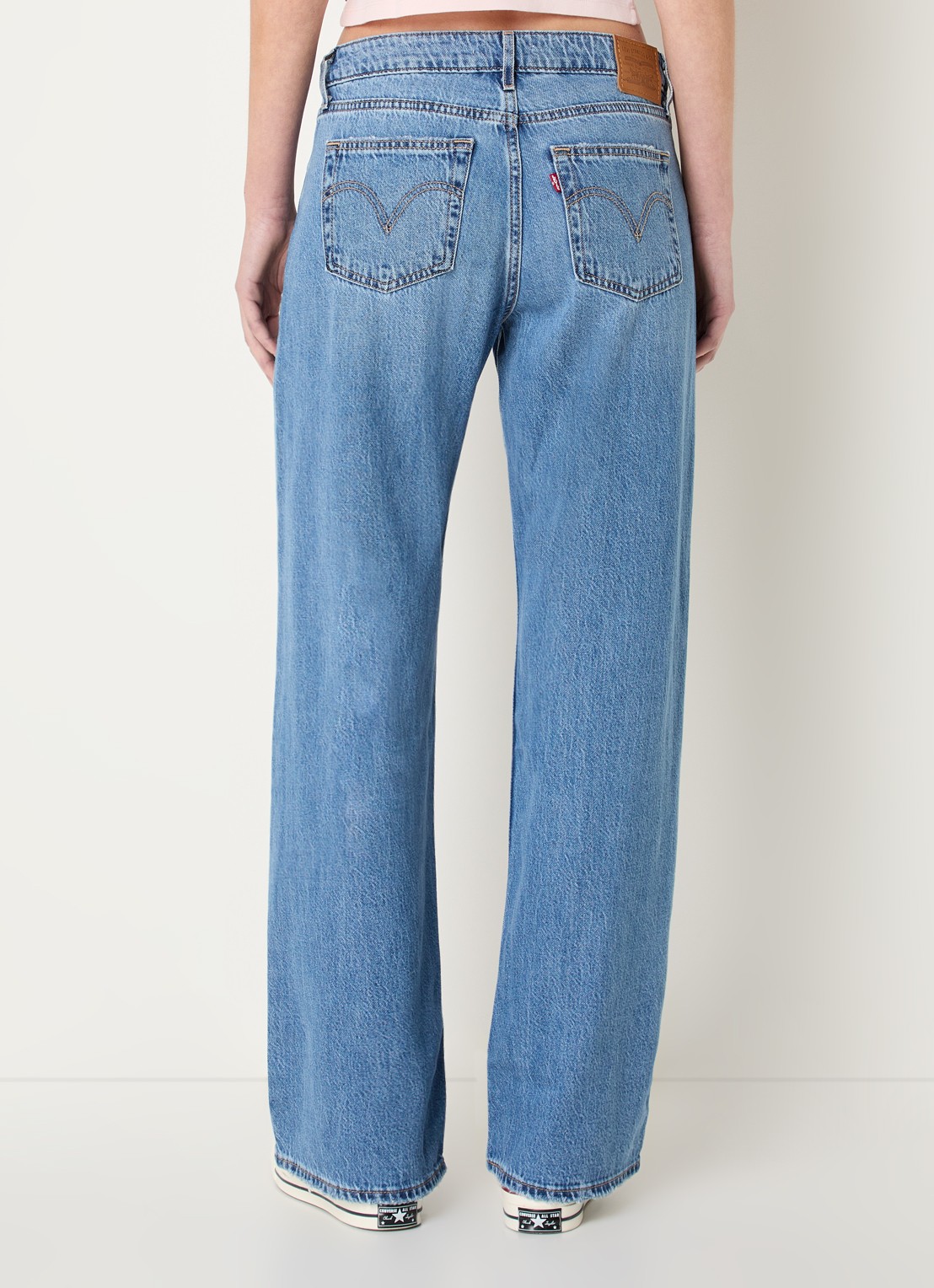 Levi's Low Loose low waist straight leg jeans met medium wassing - achterkant 3 indigo