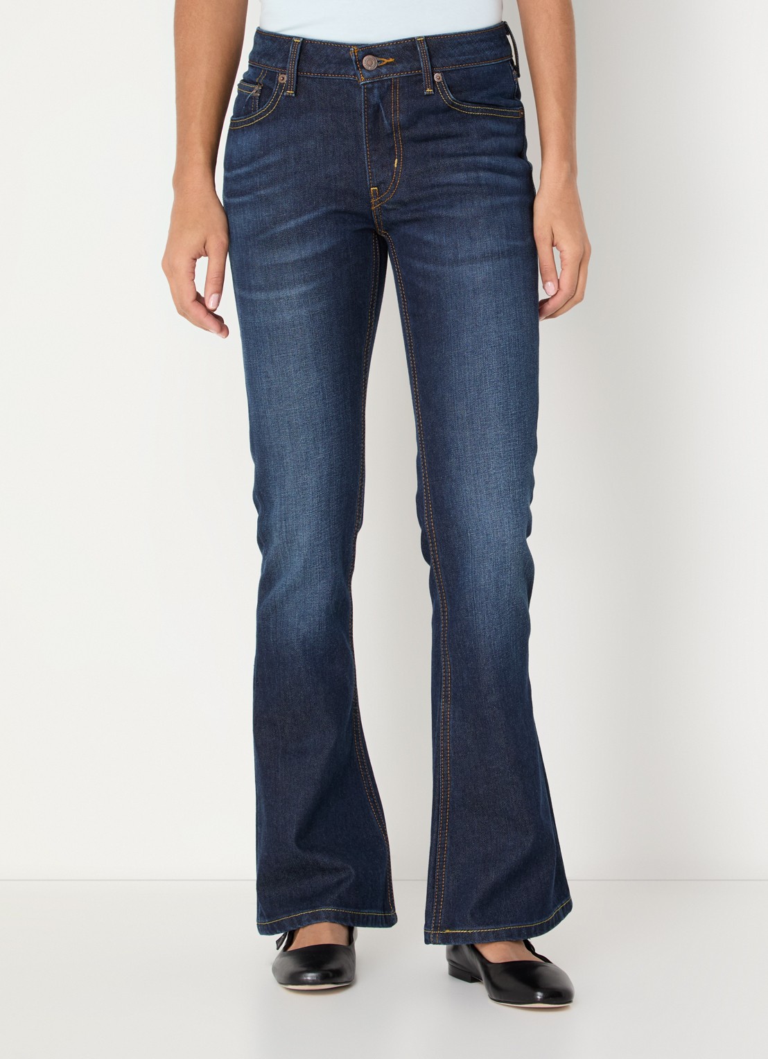 Levi's Low waist flared jeans met donkere wassing - detail 4 indigo