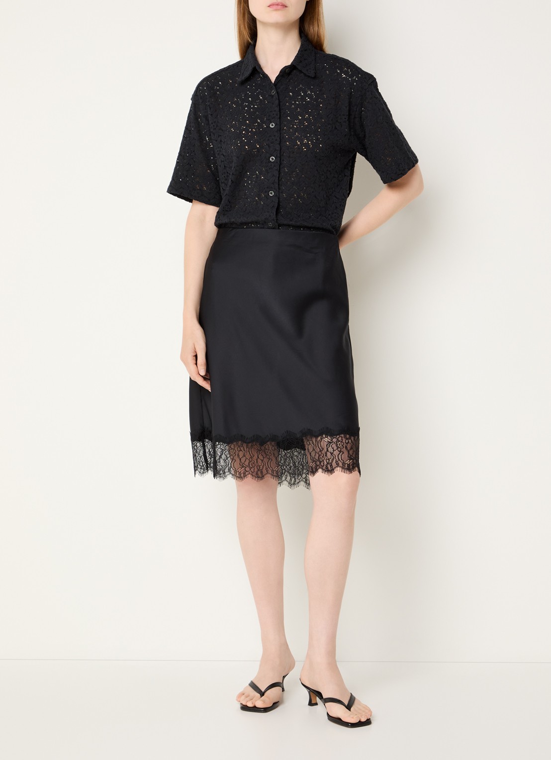 Levi's Lynn midi rok van satijn met details van kant - voorkant 2 zwart