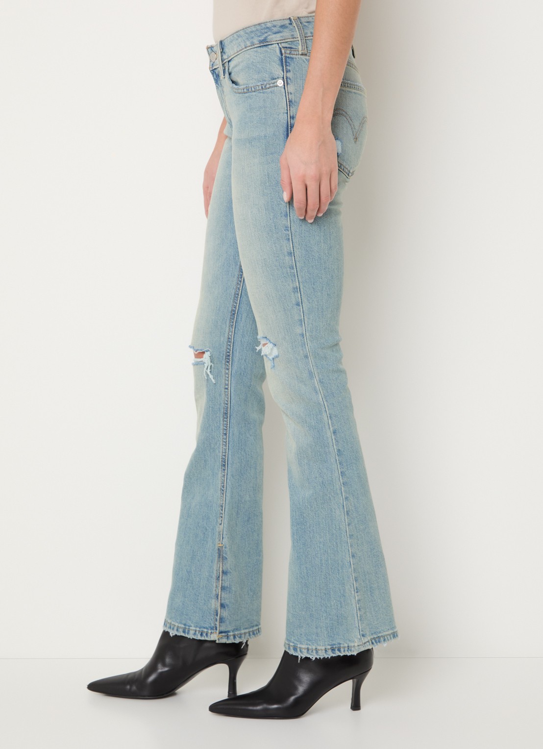 Levi's Mid waist bootcut jeans met lichte wassing en destroyed afwerking - detail 5 indigo