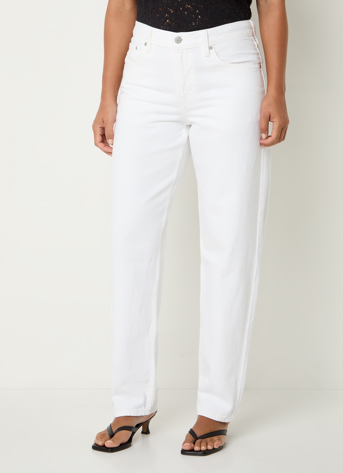 Levi's Mid waist tapered jeans met gekleurde wassing - detail wit
