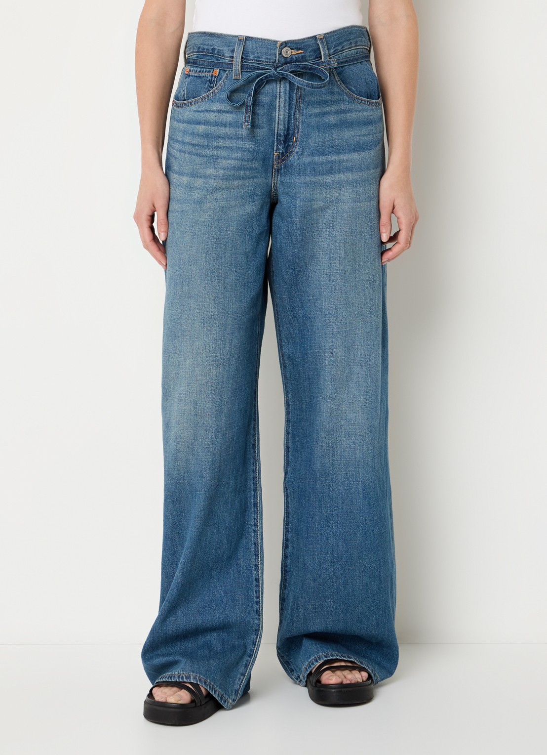 Levi's Mid waist wide leg jeans met medium wassing - detail 2 indigo