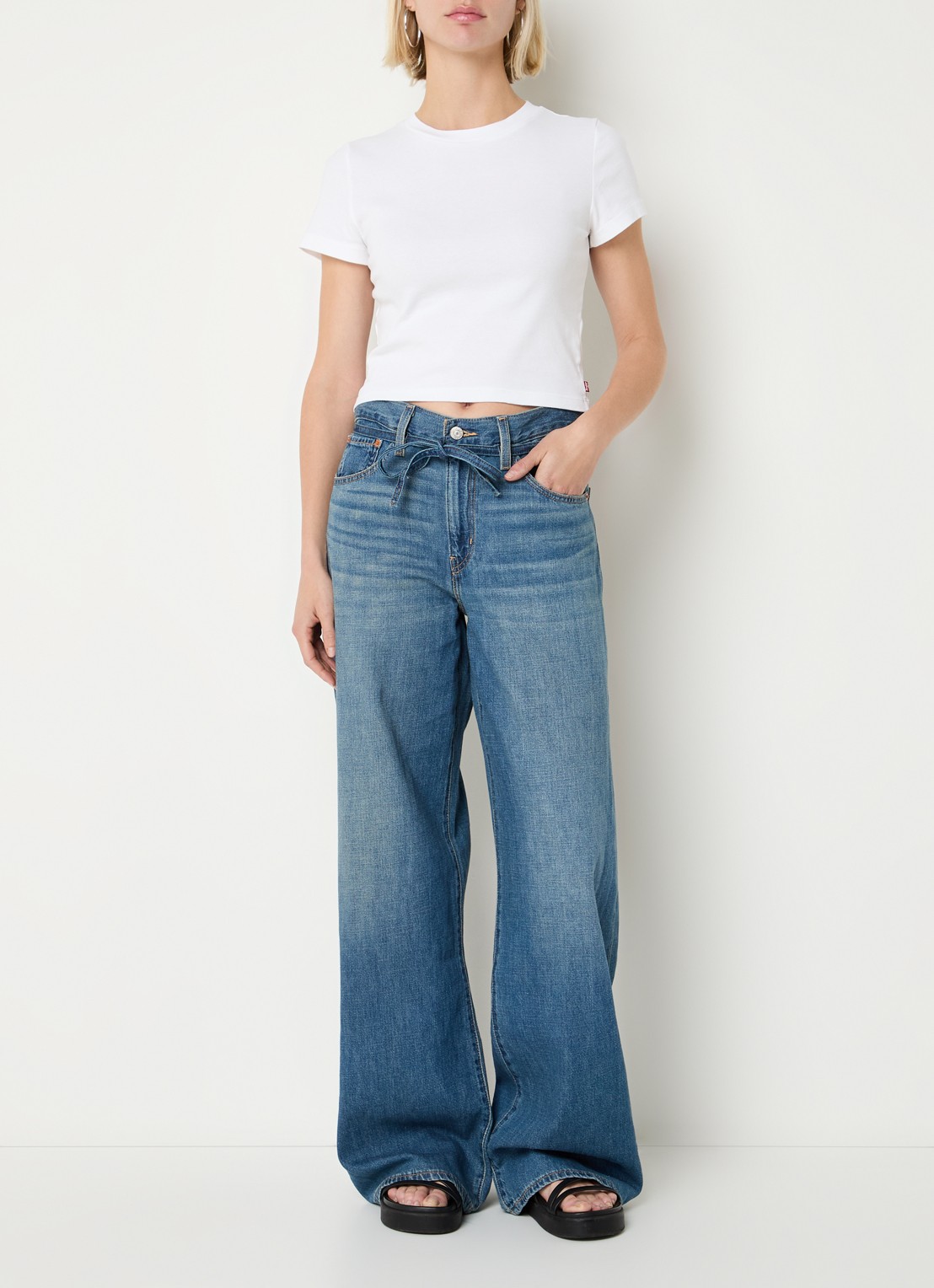 Levi's Mid waist wide leg jeans met medium wassing - voorkant 5 indigo
