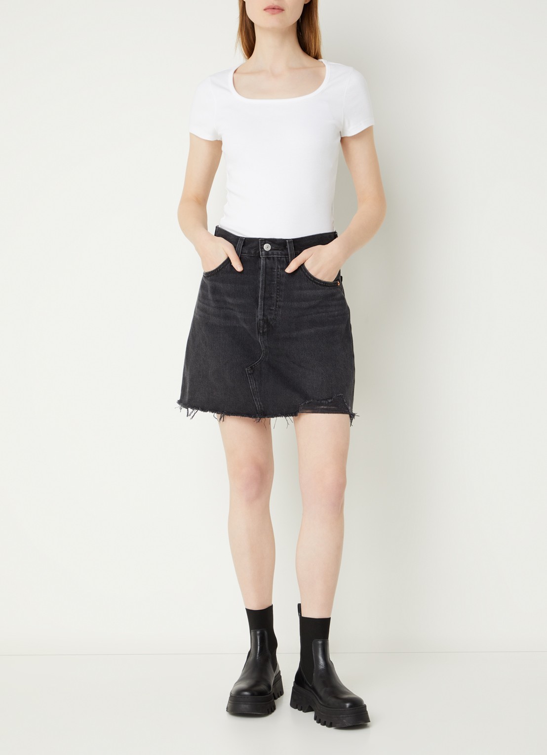 Levi's Mini spijkerrok met destroyed afwerking - voorkant 4 antraciet