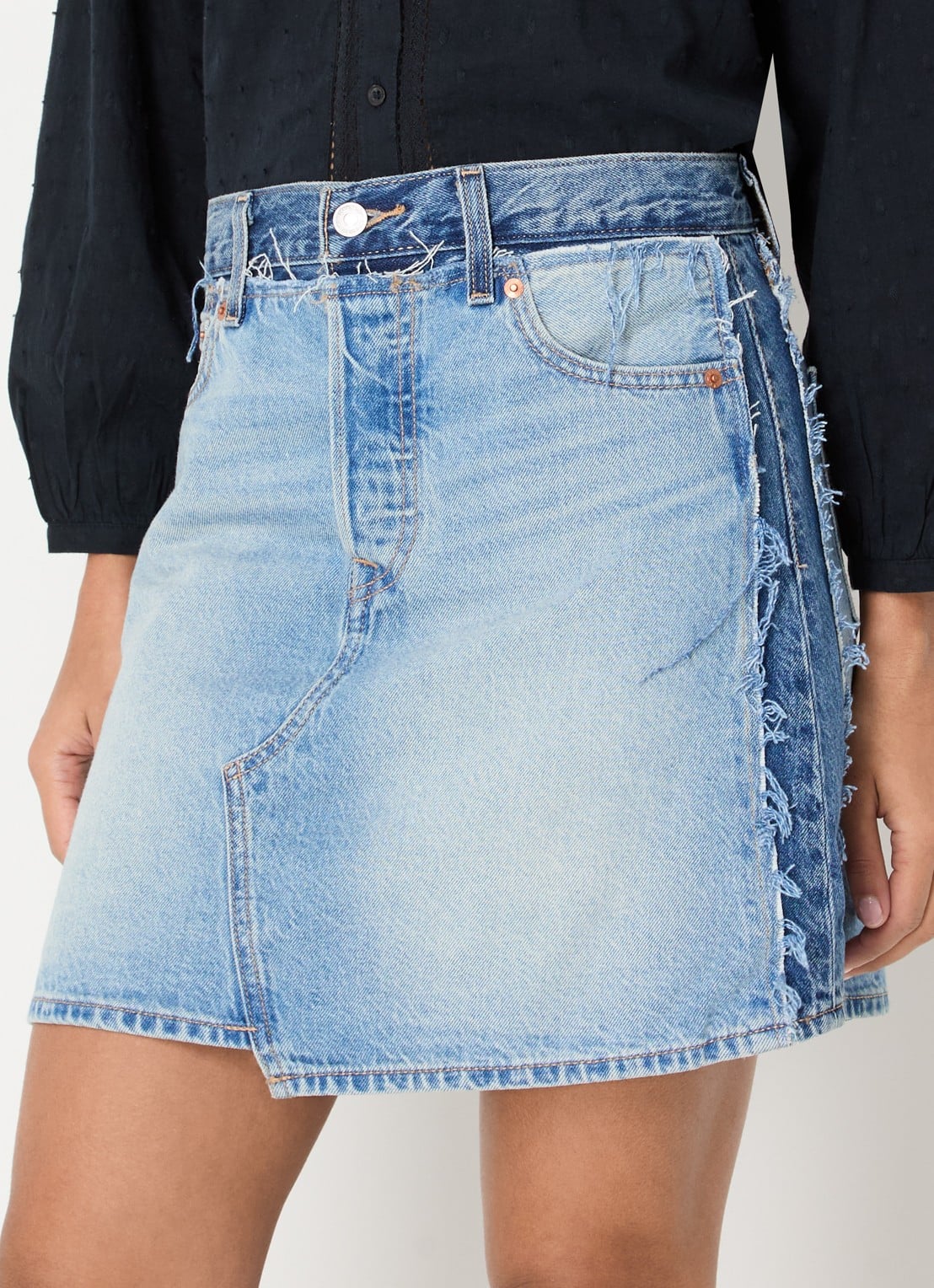 Levi's Mini spijkerrok met destroyed afwerking - detail 4 indigo