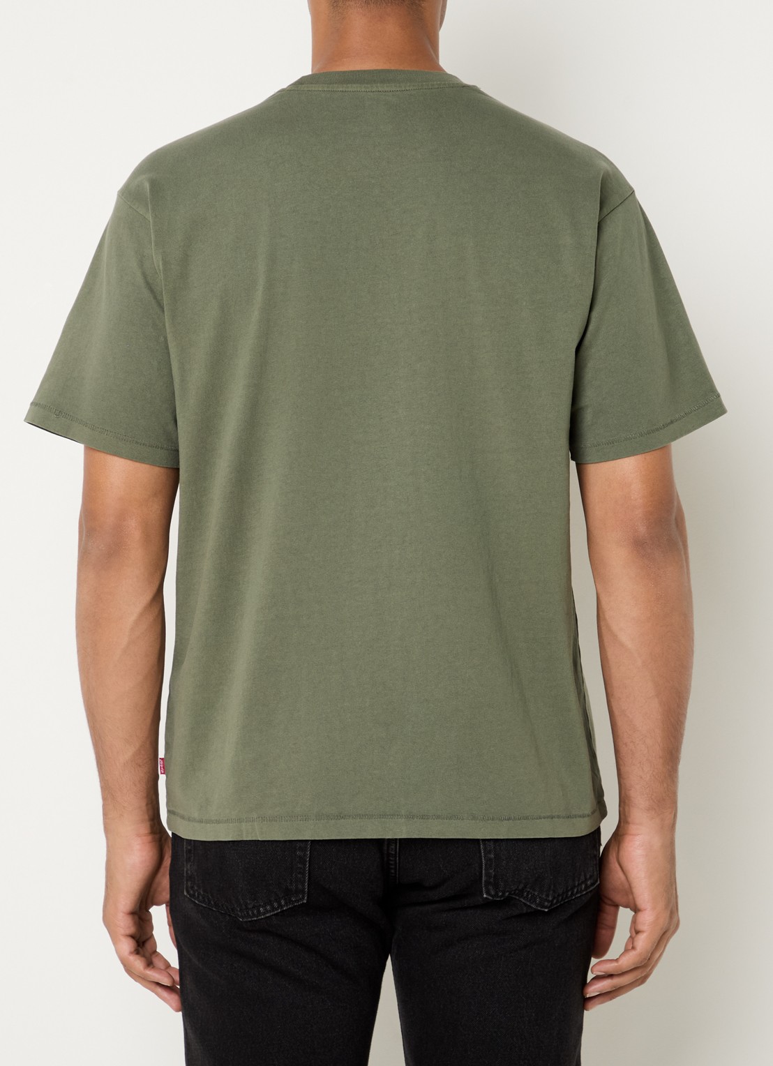 Levi's Red tab T-shirt met logoborduring - achterkant legergroen