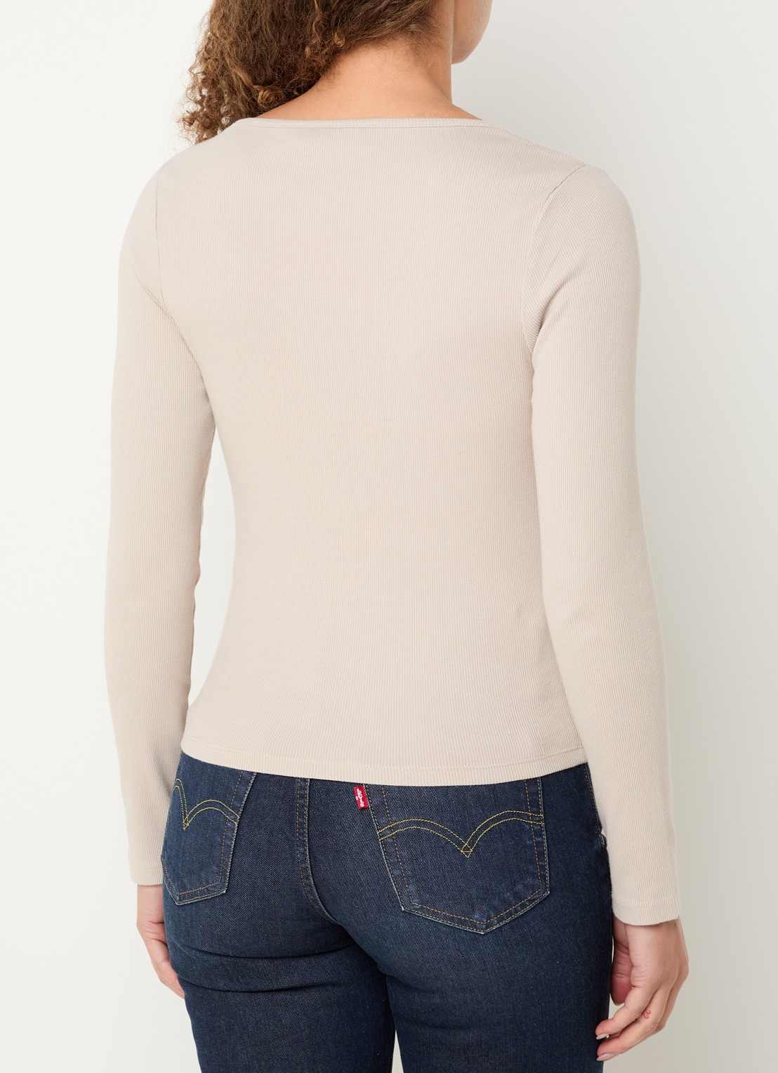 Levi's Ribgebreide longsleeve met rechthoekige hals - achterkant 4 zand