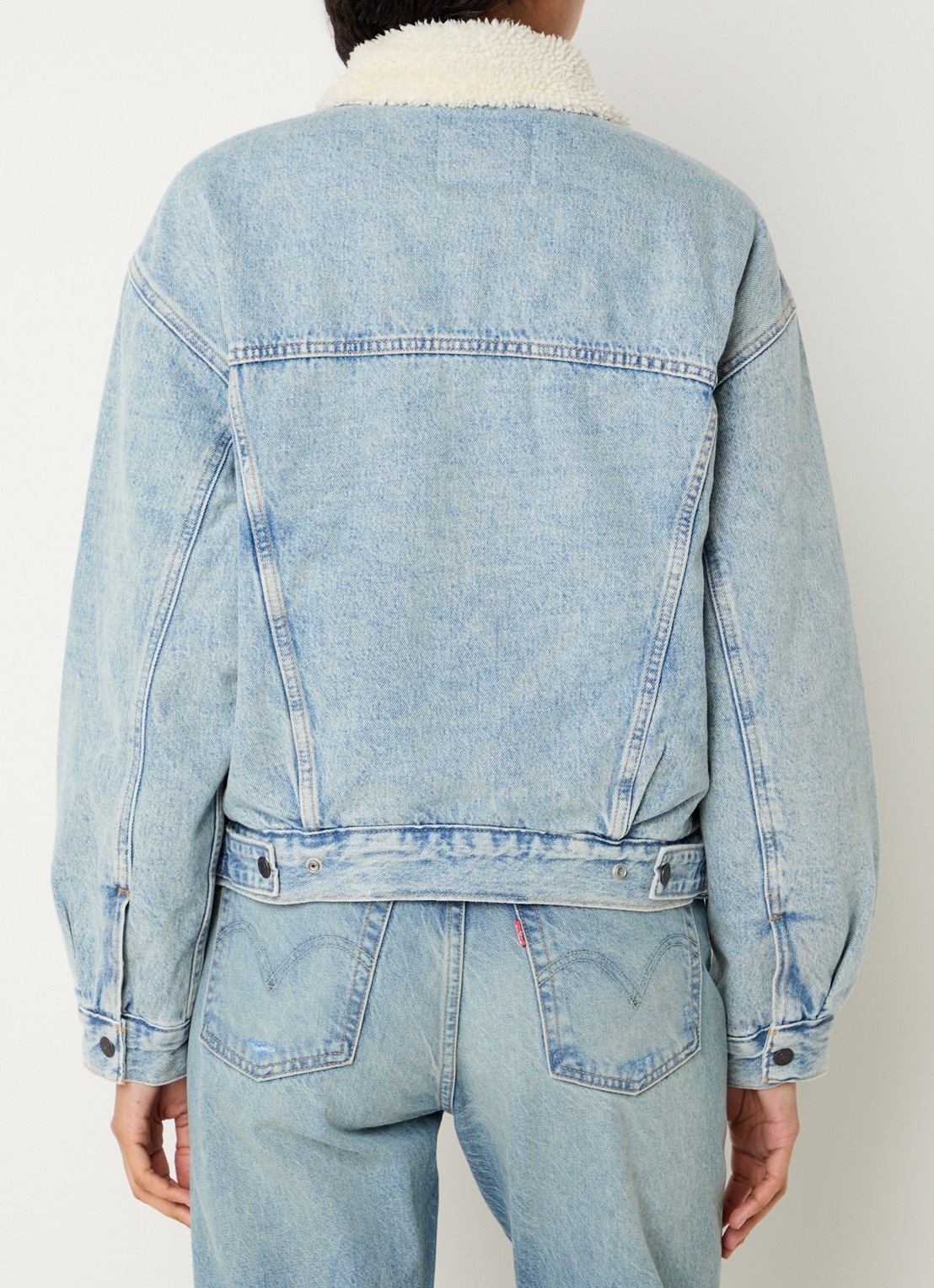 Levi's Sherpa spijkerjas met teddy voering en steekzakken - achterkant 4 lichtblauw