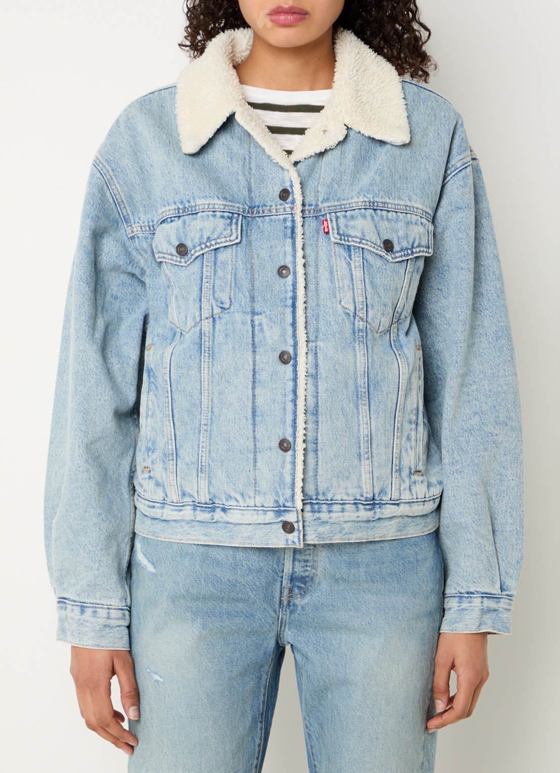 Levi's Sherpa spijkerjas met teddy voering en steekzakken - detail 3 lichtblauw