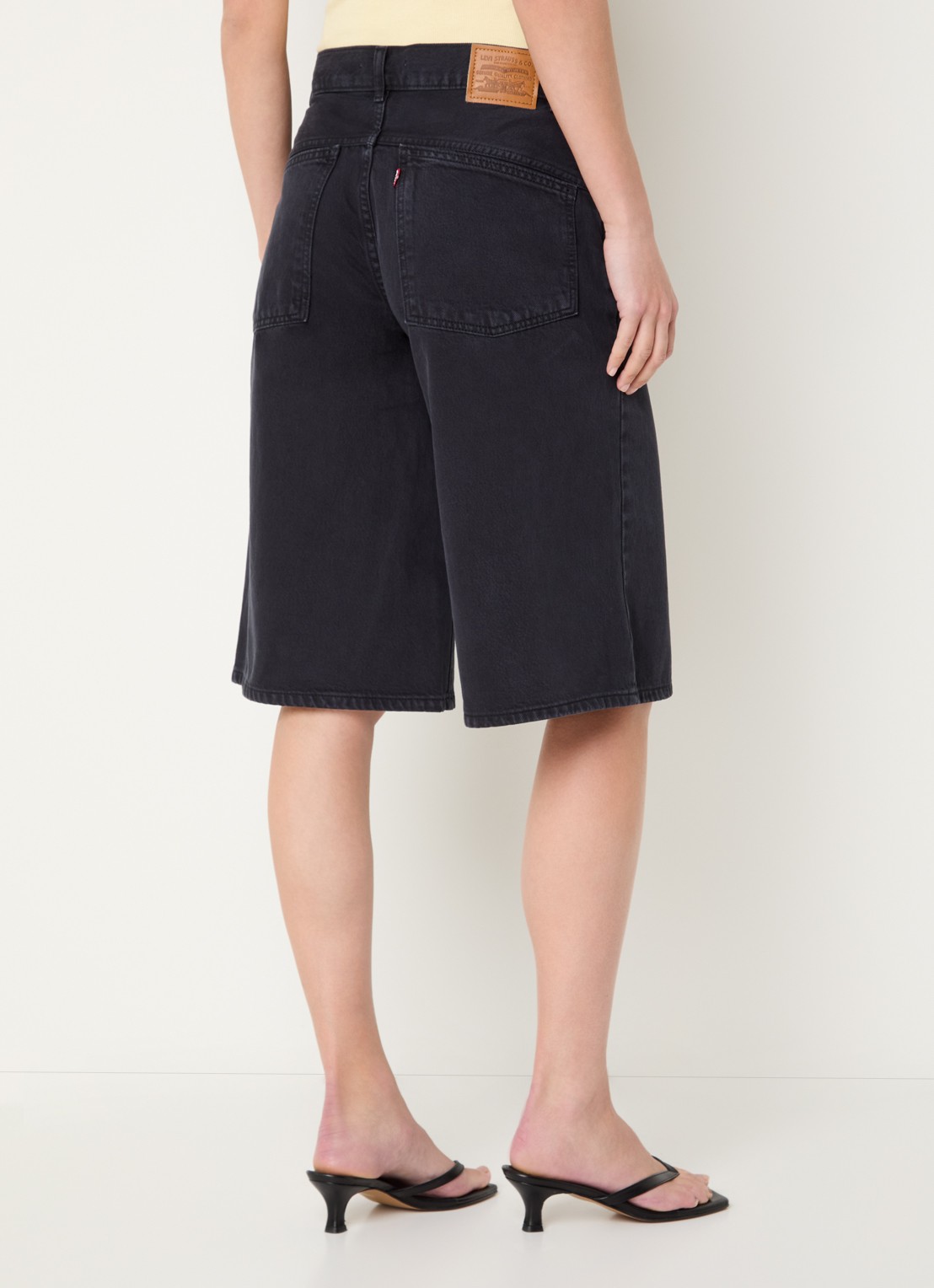 Levi's Super Baggy mid waist wide fit korte broek van denim  - achterkant 4 zwart