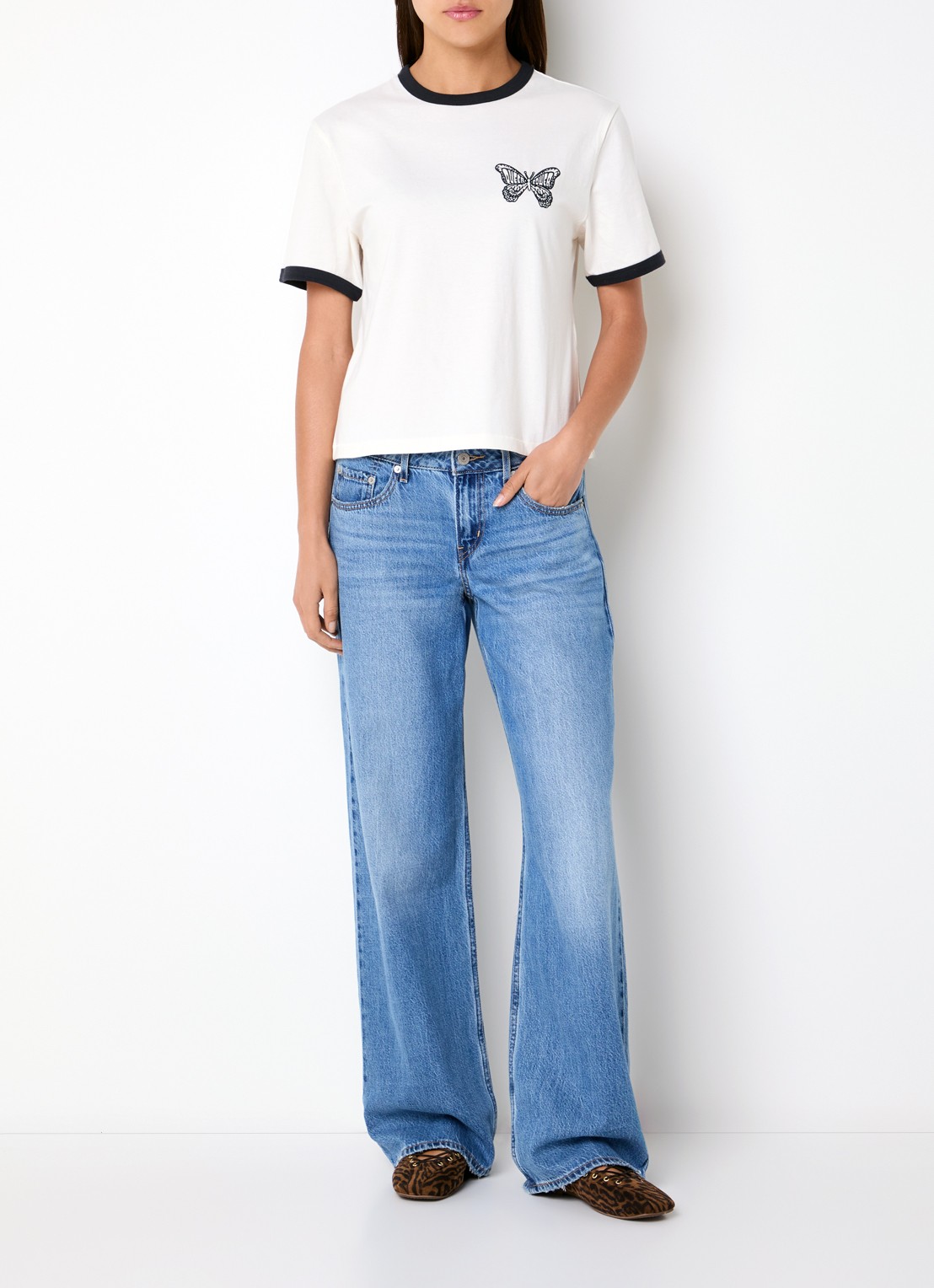 Levi's T-shirt met borduring - voorkant 4 gebroken wit