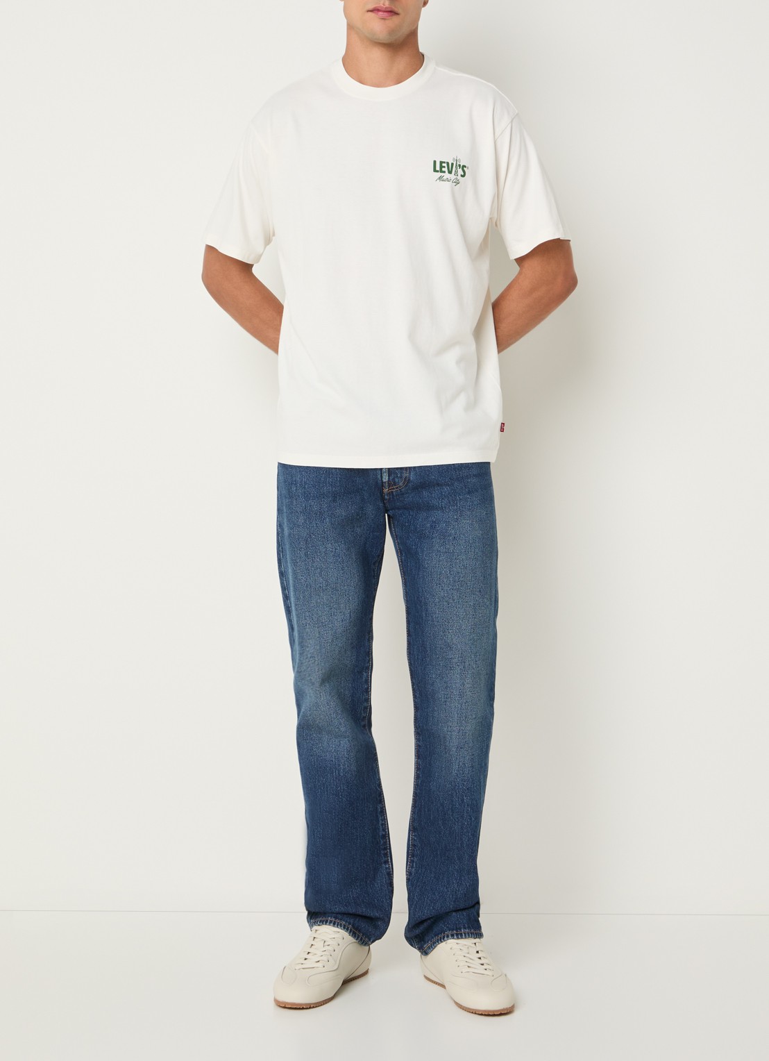 Levi's T-shirt met logo- en backprint - voorkant 2 creme