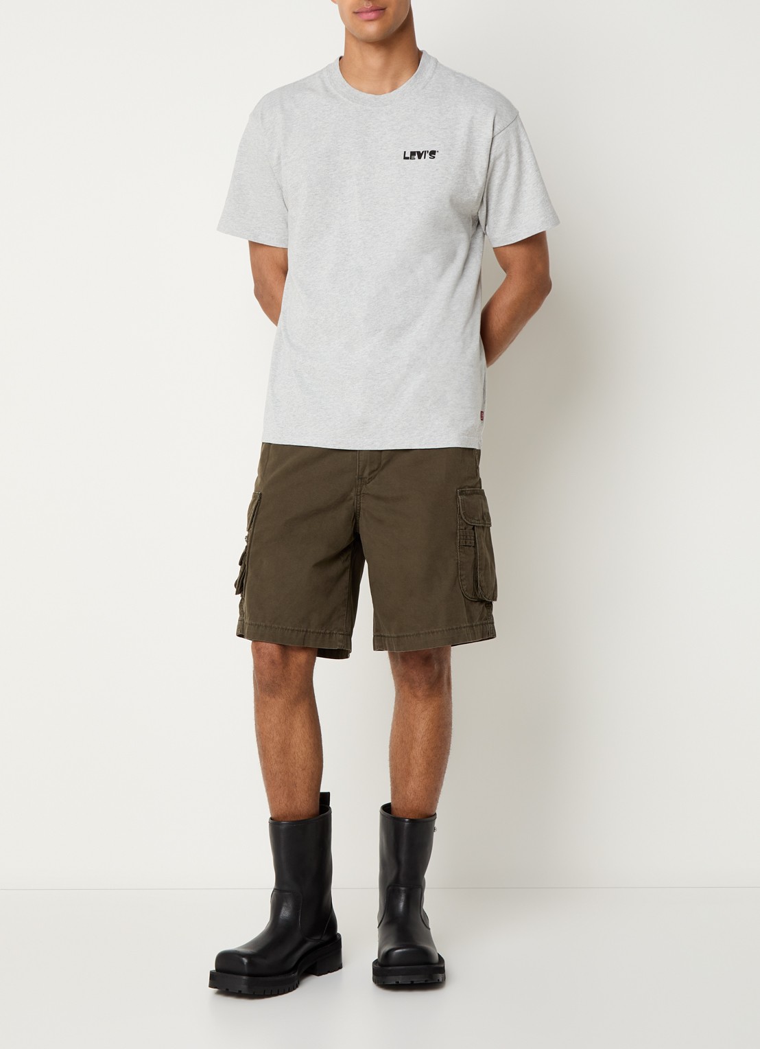 Levi's T-shirt met logo- en backprint - voorkant 2 grijs