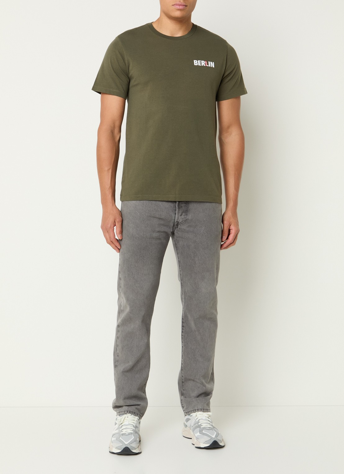 Levi's T-shirt met logo - voorkant 4 legergroen