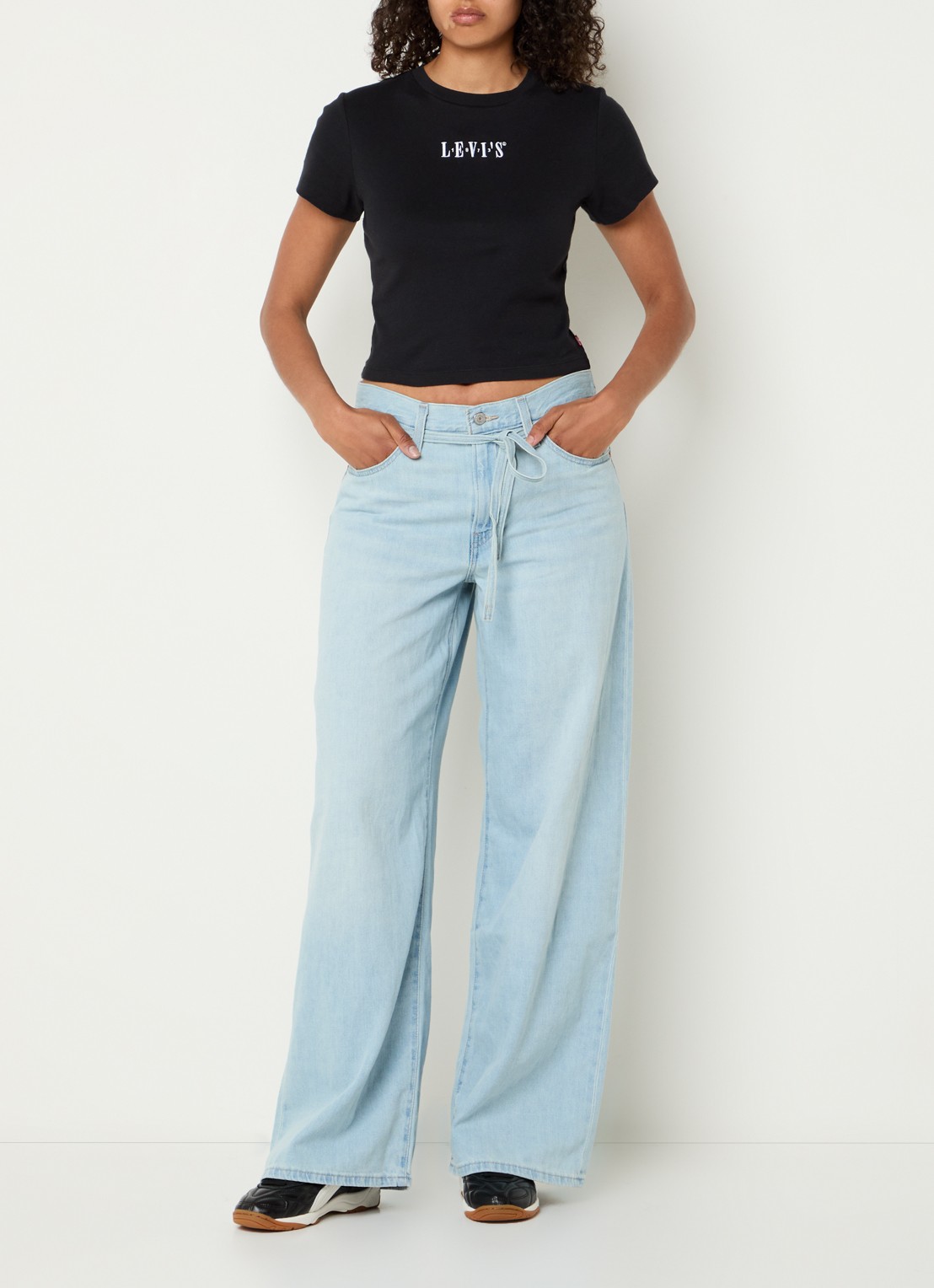 Levi's T-shirt met logoborduring - voorkant 4 zwart