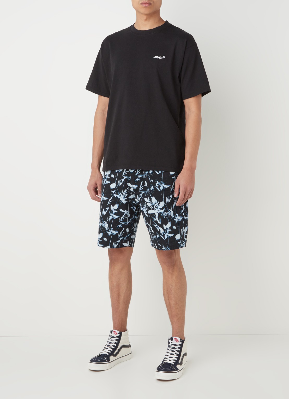 Levi's T-shirt met logoborduring - voorkant 2 zwart