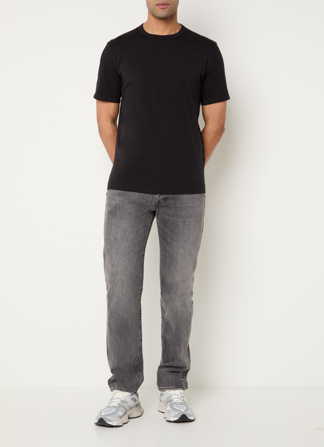 Levi's T-shirt met logoborduring - voorkant 3 zwart