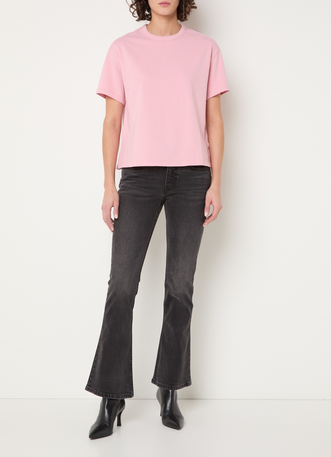 Levi's T-shirt met ronde hals - voorkant 2 lichtroze