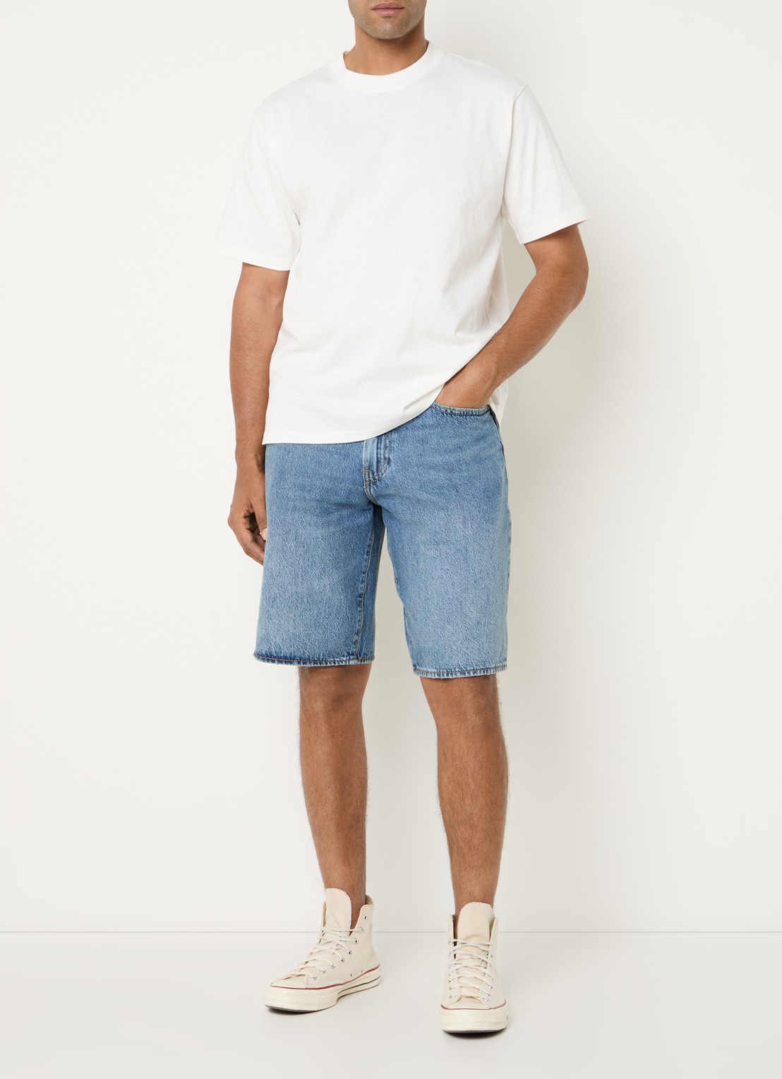 Levi's T-shirt met ronde hals - voorkant 2 gebroken wit