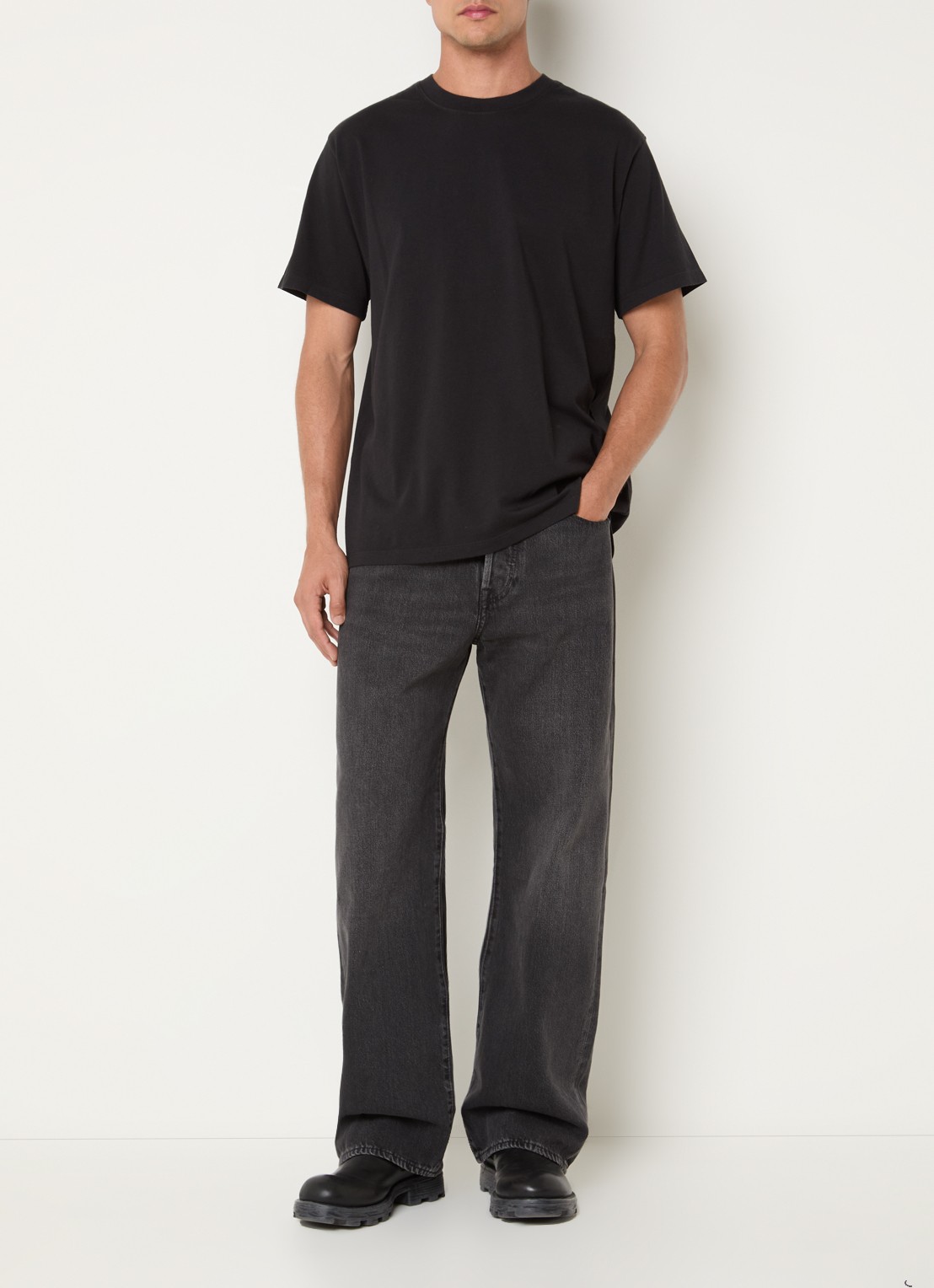 Levi's T-shirt met ronde hals - voorkant 3 zwart
