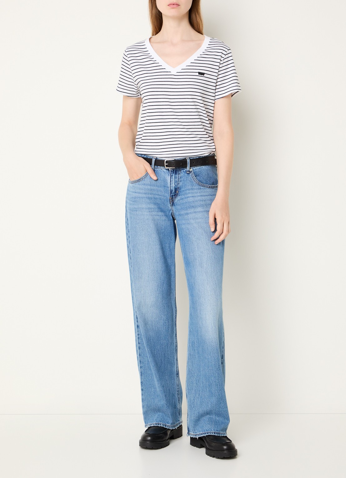 Levi's T-shirt met streepprint en logopatch - voorkant 2 wit