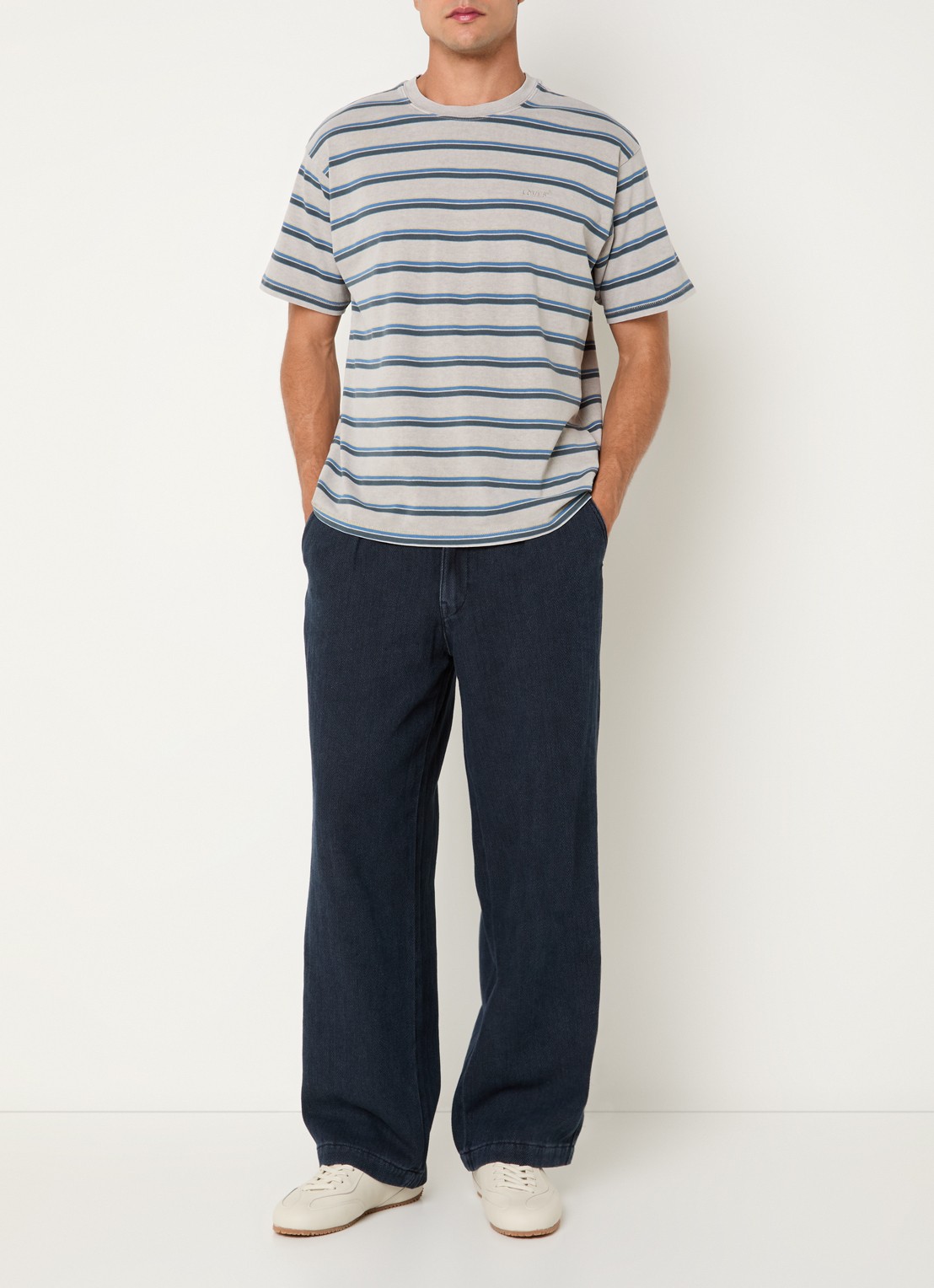Levi's T-shirt met streepprint - voorkant 3 lichtgrijs