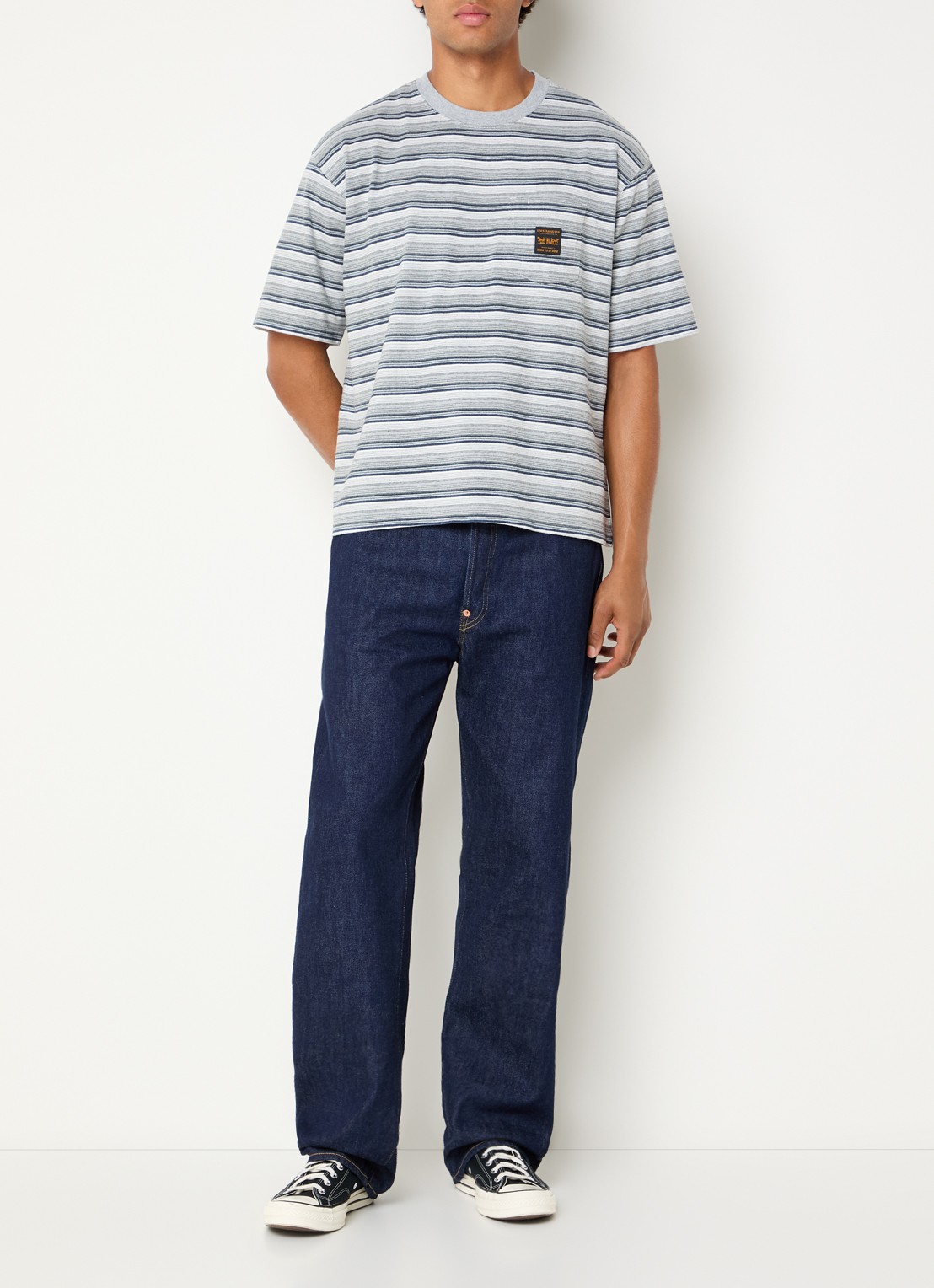 Levi's T-shirt met streepprint - voorkant 3 grijs
