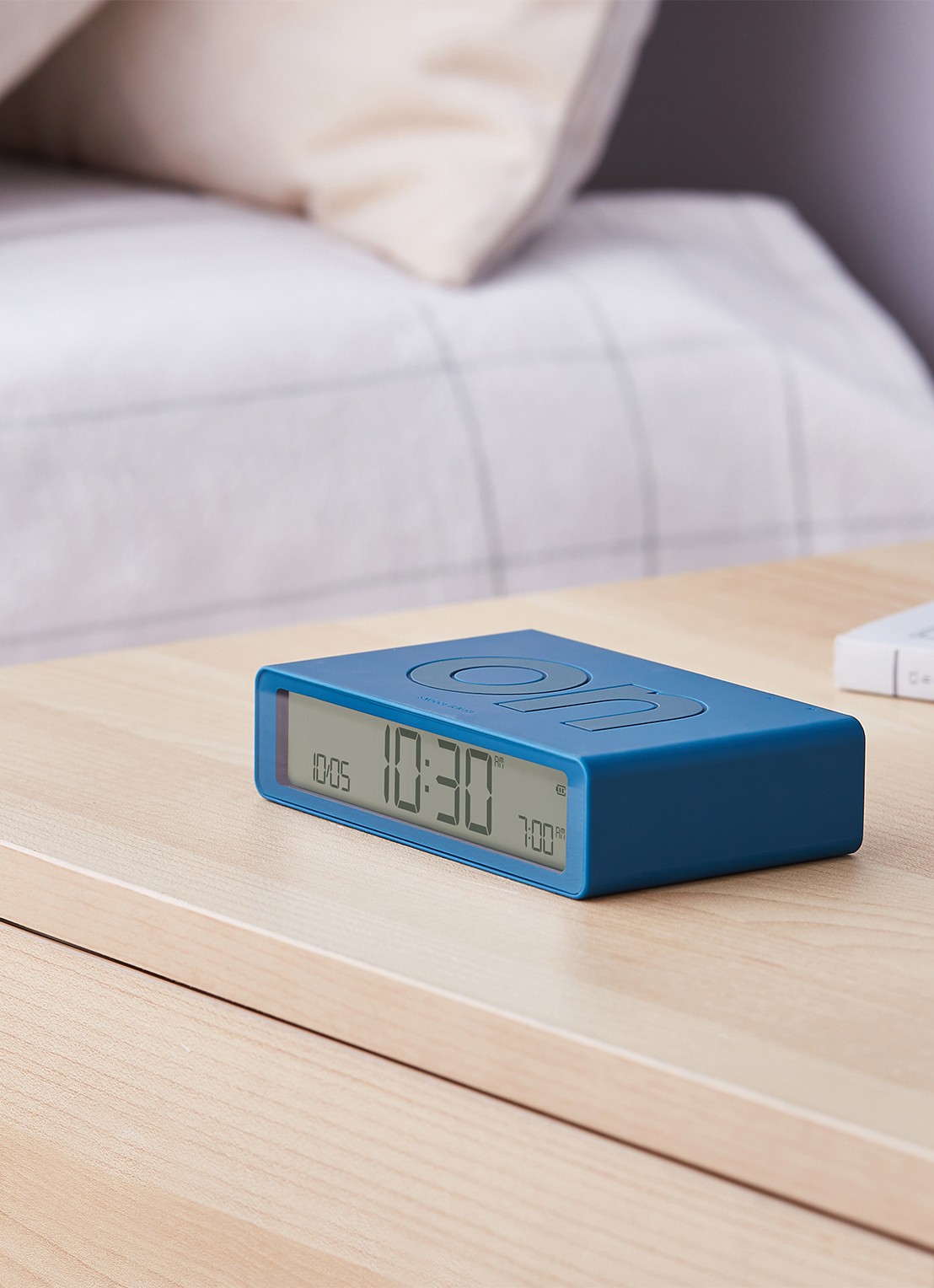 Lexon Flip Classic wekker - achterkant blauw