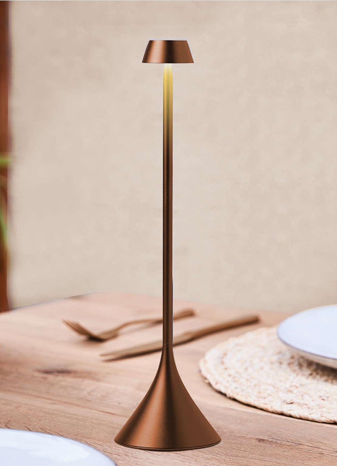 Lexon Steli Shade draadloze tafellamp 28,6 cm x Ø7,7 cm - detail 3 brons