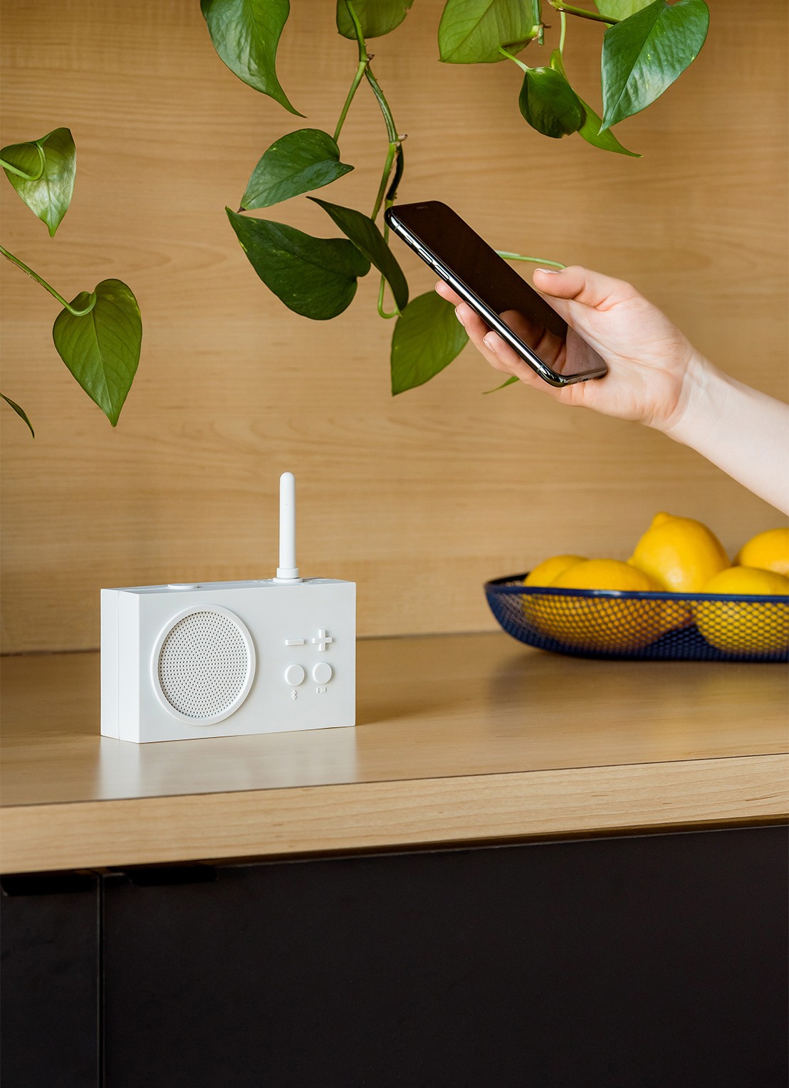Lexon Tykho 3 FM radio & bluetooth speaker  - voorkant wit