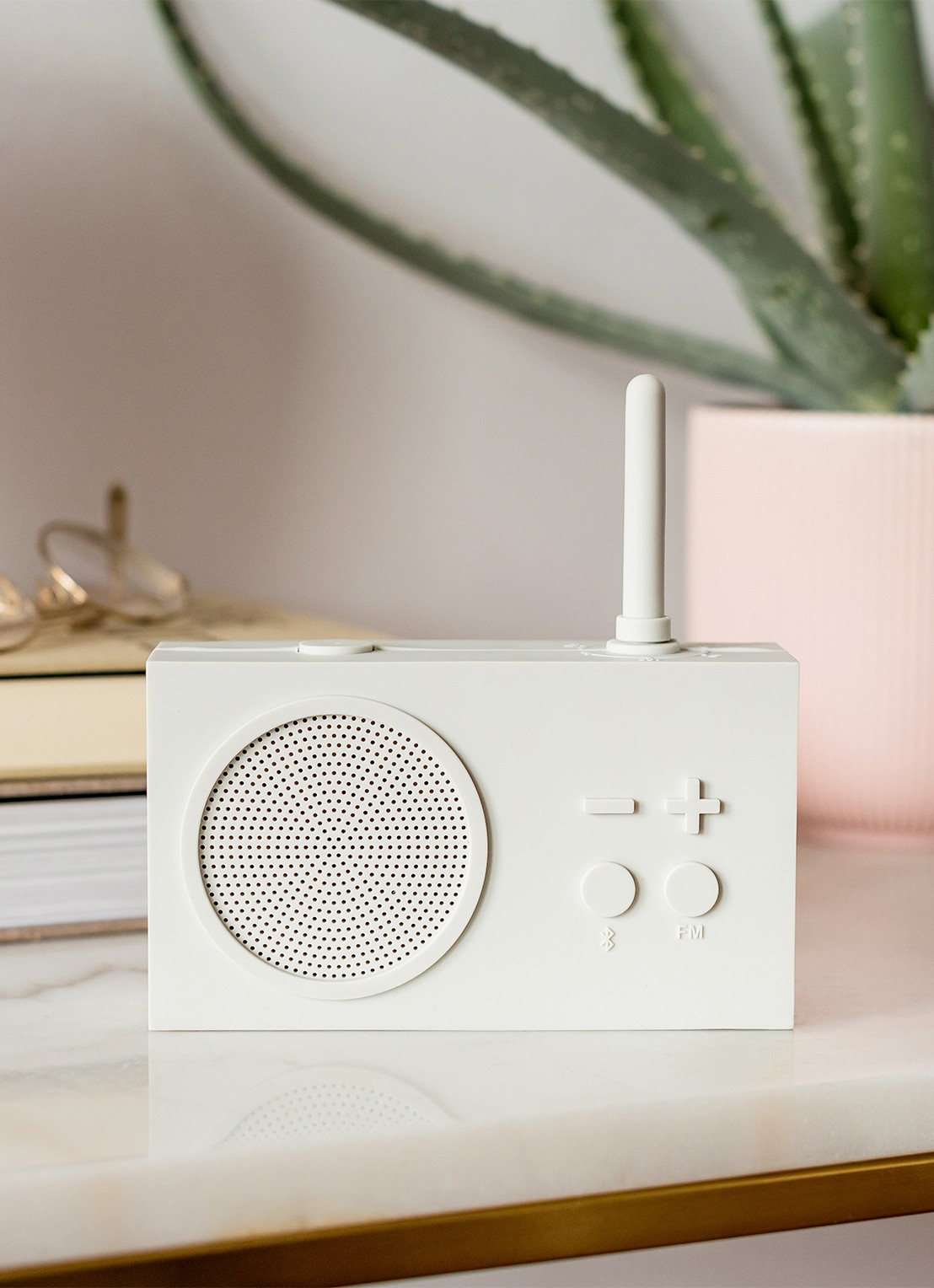 Lexon Tykho 3 FM radio & bluetooth speaker  - voorkant 2 wit