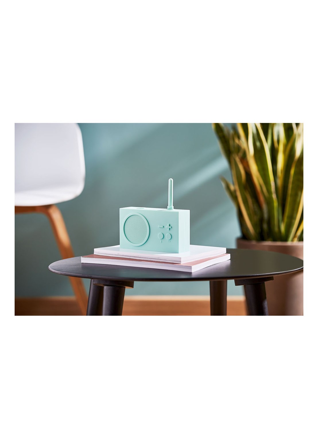 Lexon Tykho 3 waterproof radio & bluetooth speaker - detail 4 turquoise